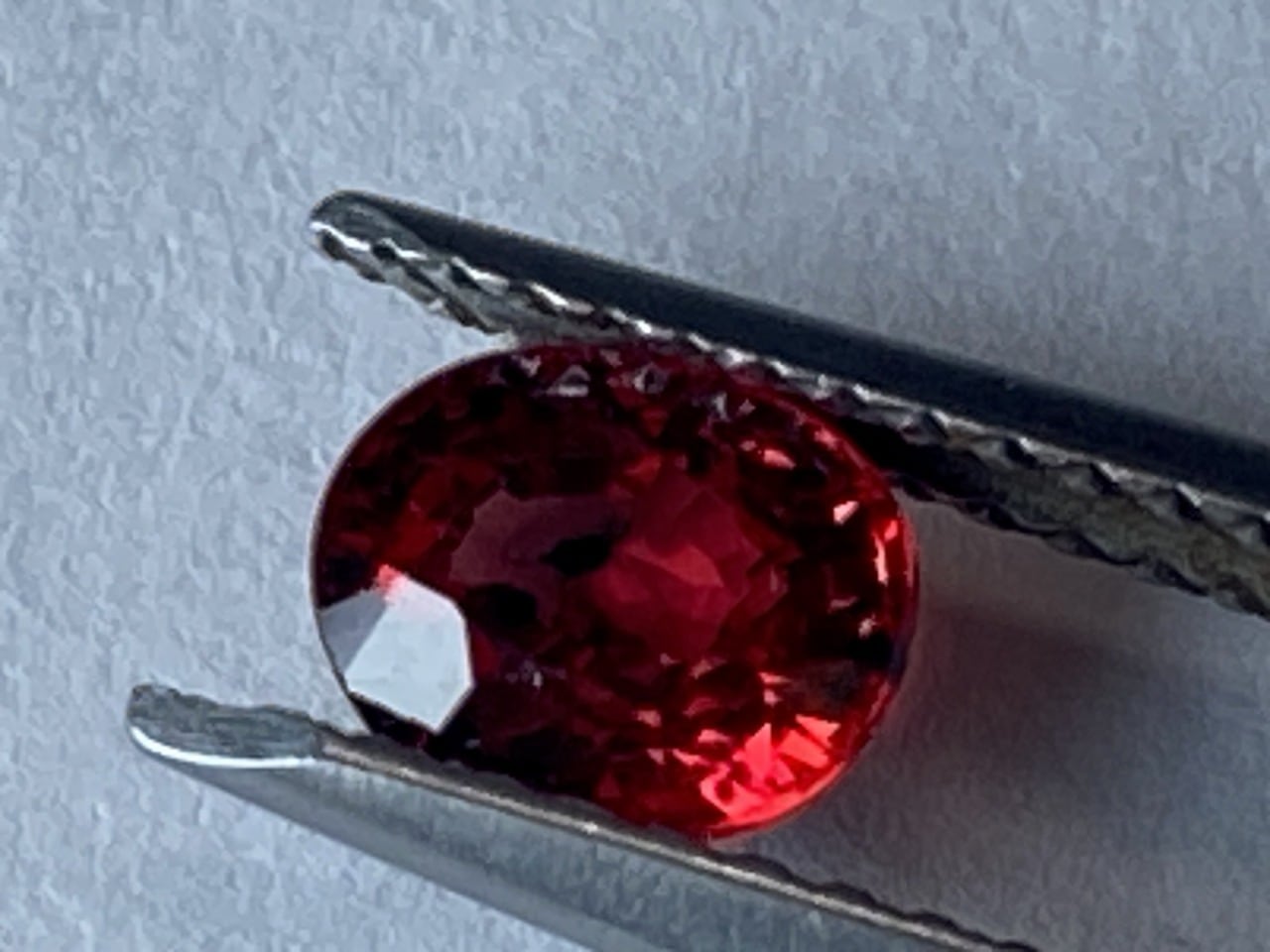 新入荷|レッドスピネル|赤が鮮やかで内部に小さい黒点があるのが魅力的。0.98ct 【限定1個】 <M-C-64>