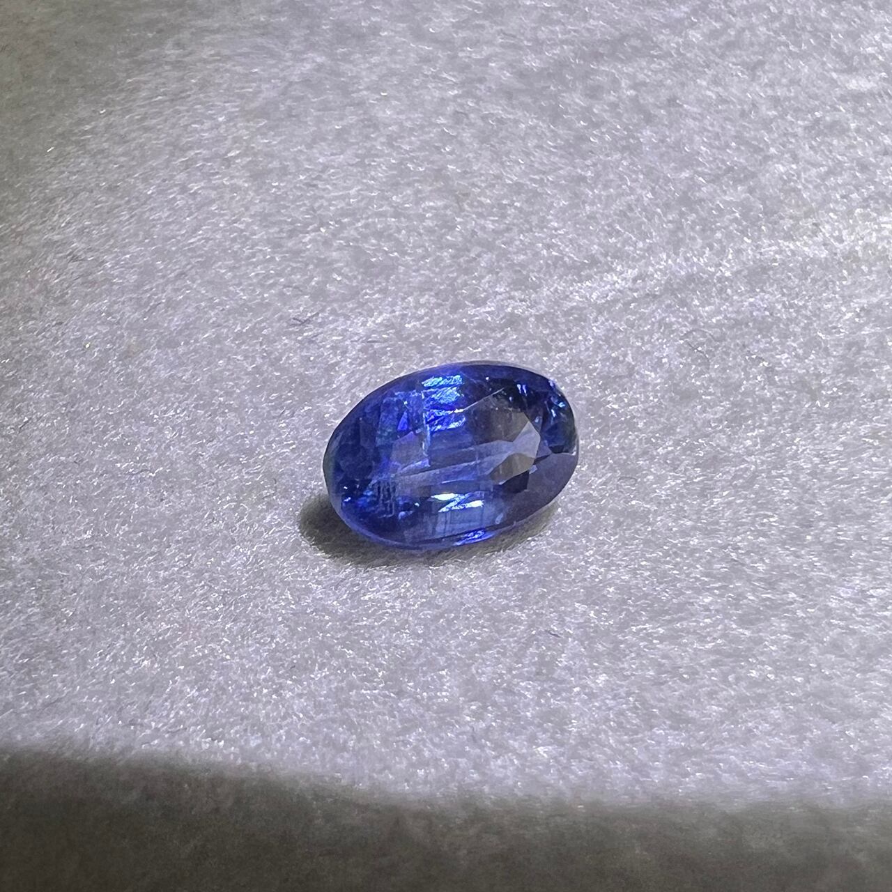 蛍光カイヤナイト 0.64ct CO-075