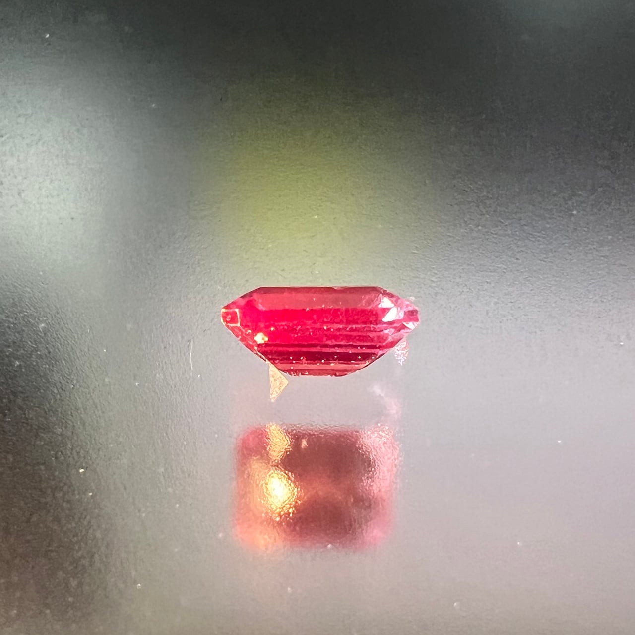 バケットカット アレキサンドライトラボグロウン5.7mm 1.26ct S-024