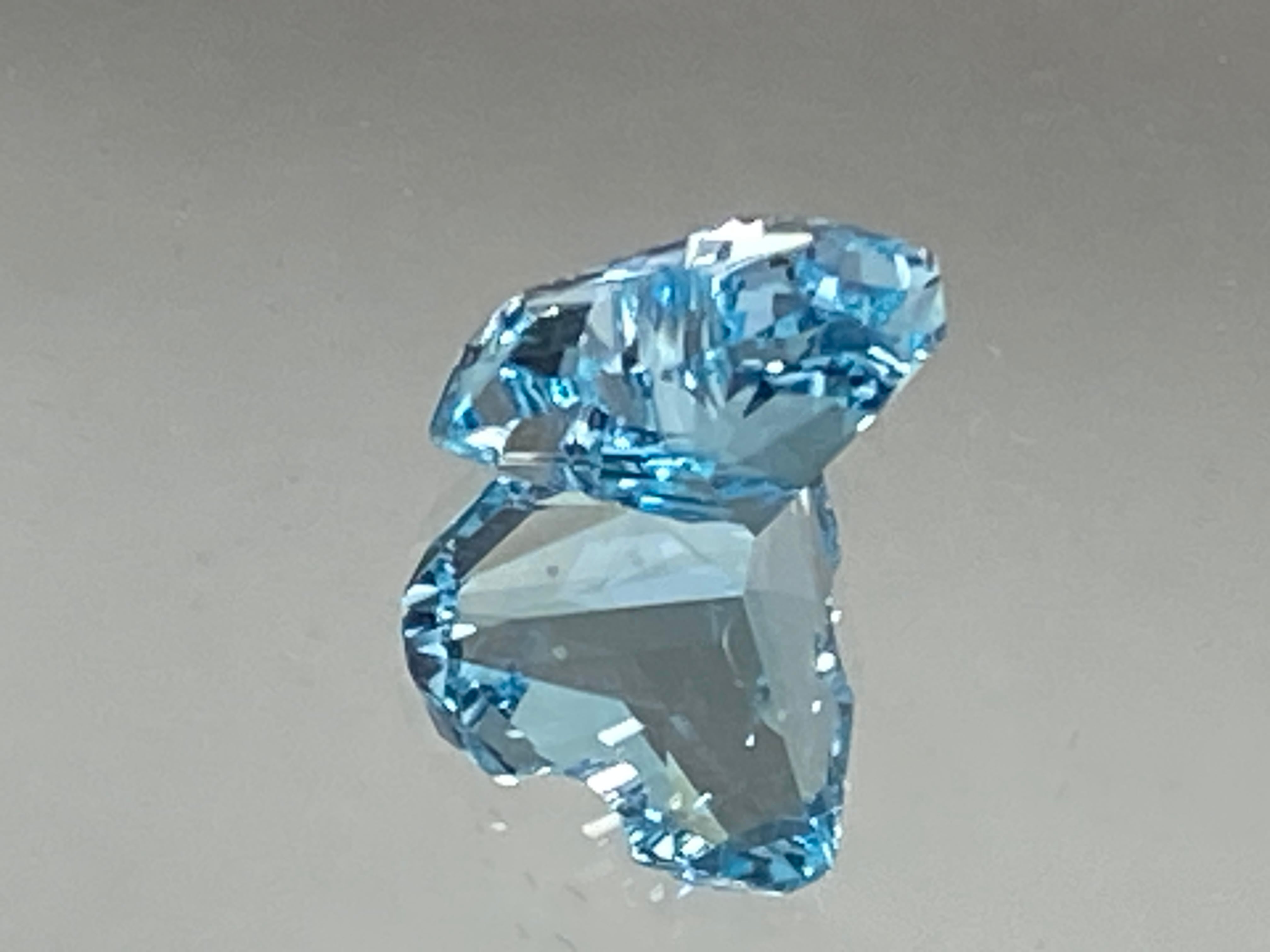 ブルートパーズ 9.0ct 三菱形 【限定1個】 水色 CA-017