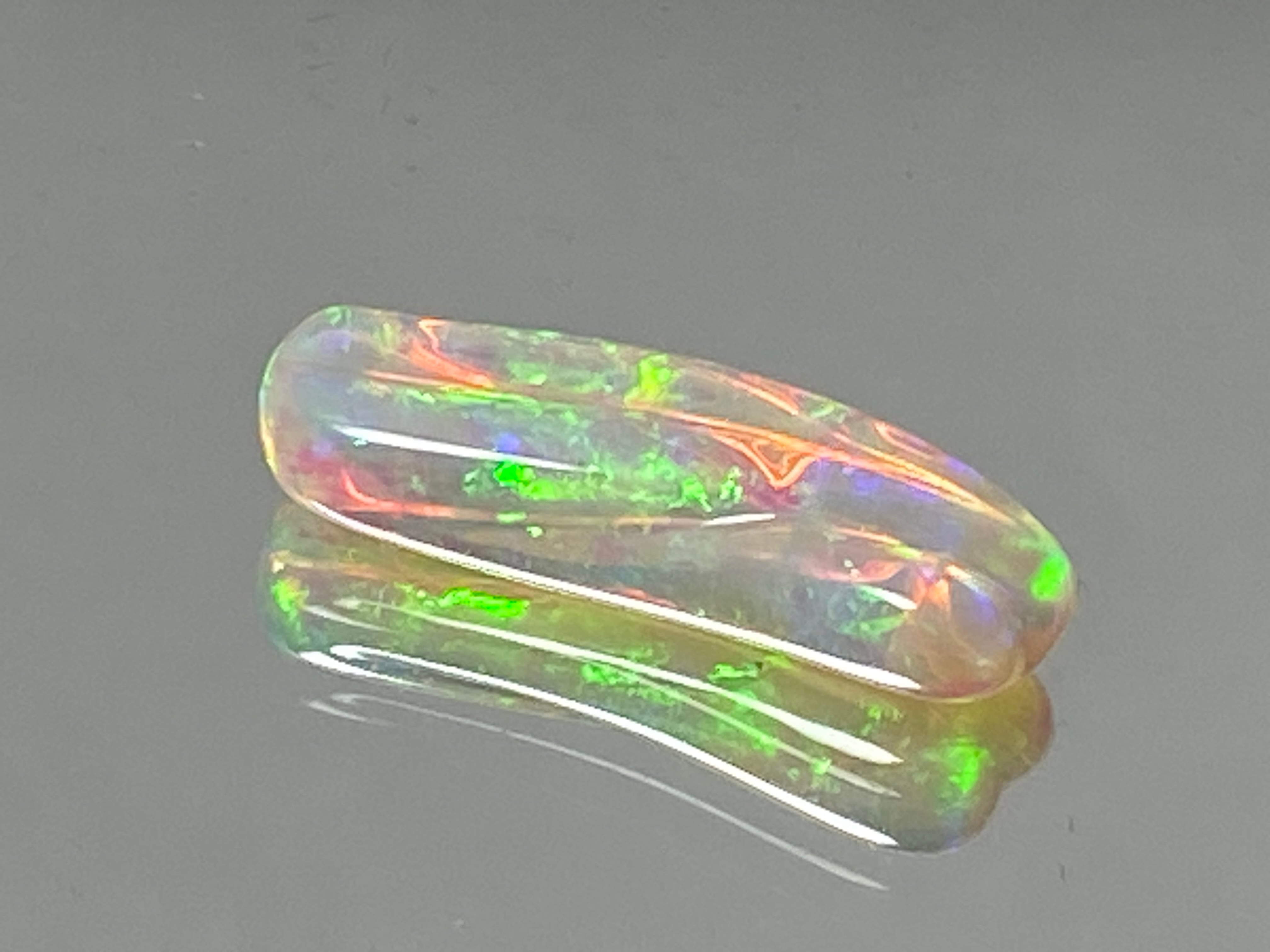 クリスタルオパール カービング 【限定1個】3.5ct 虹色 OP-009