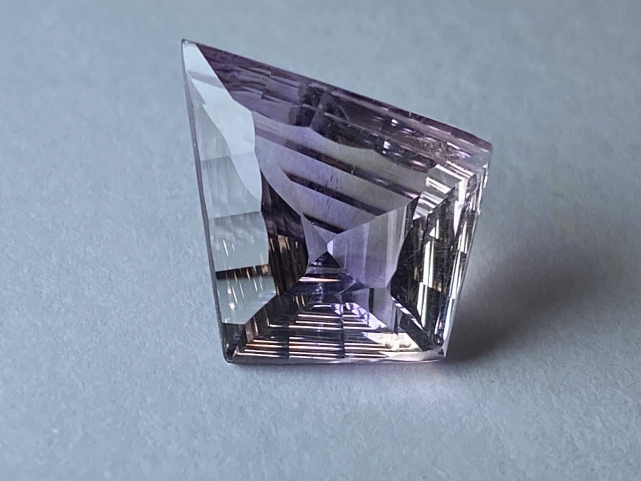 新入荷|アメジスト|カットが綺麗すぎる。10.6ct 【限定1個】 <M-C-69>
