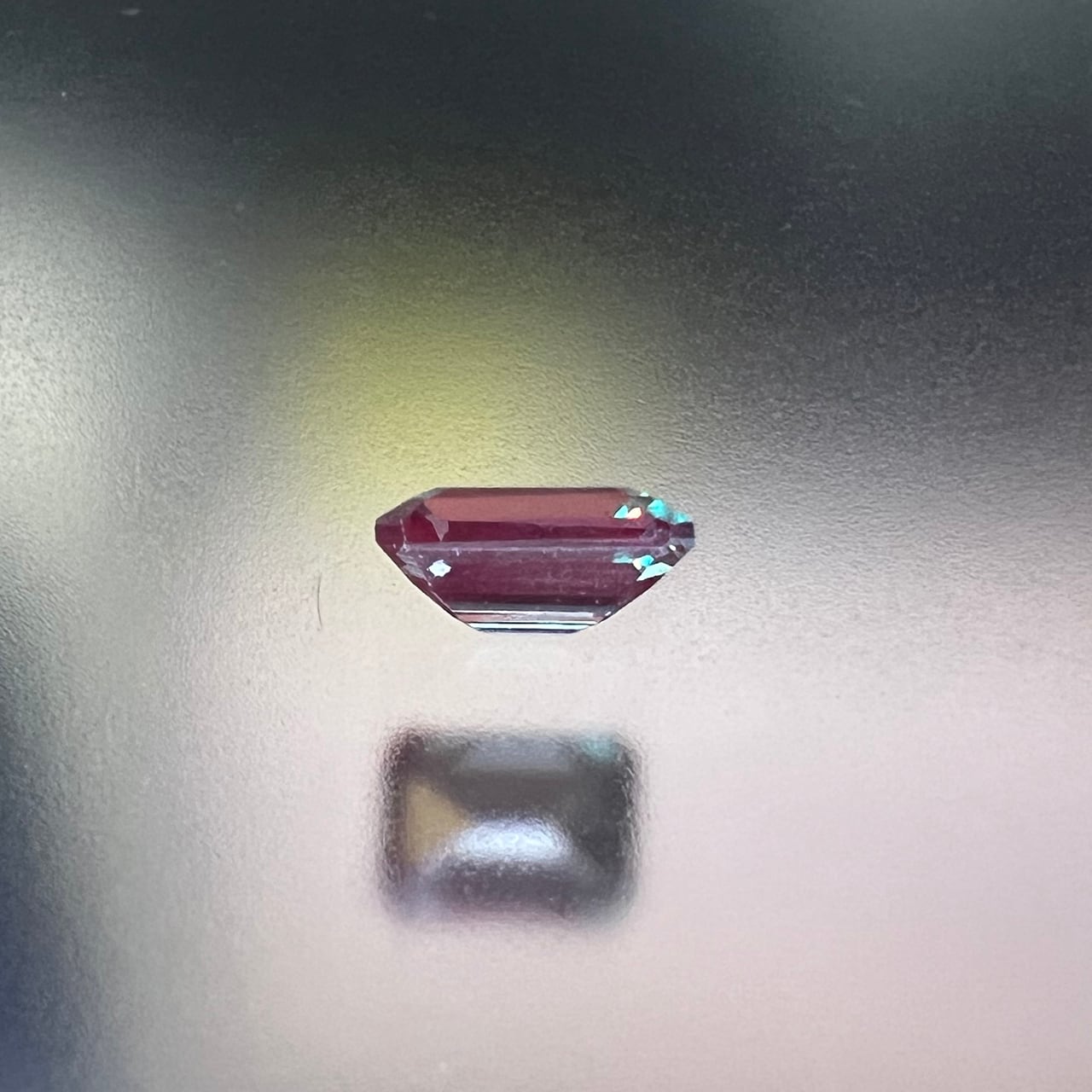 バケットカット アレキサンドライトラボグロウン5.7mm 1.26ct S-024