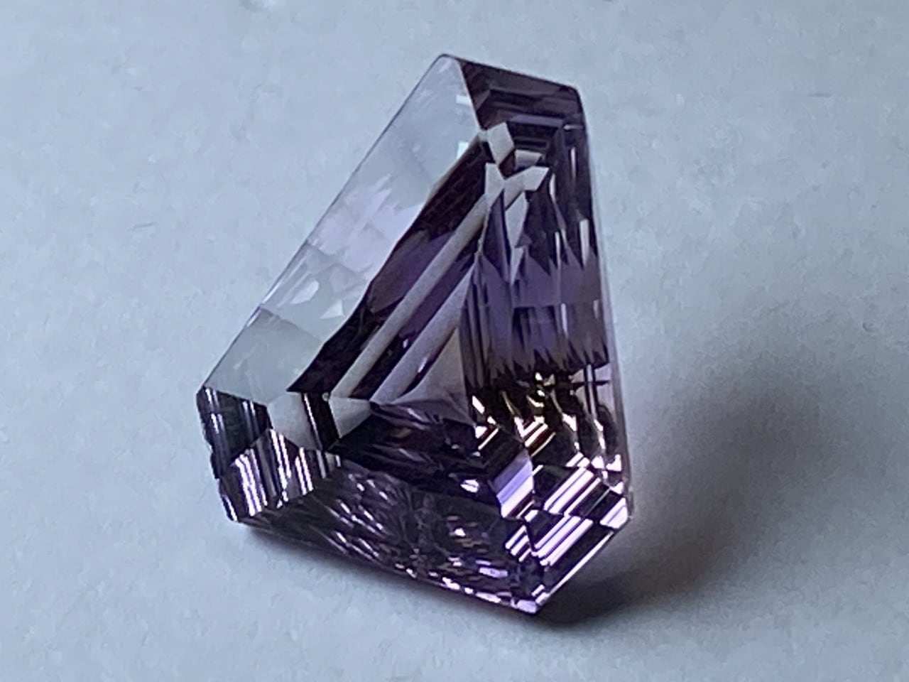 新入荷|アメジスト|カットが綺麗なピラミッドのような形 【限定1個】10ct <M-C-70>