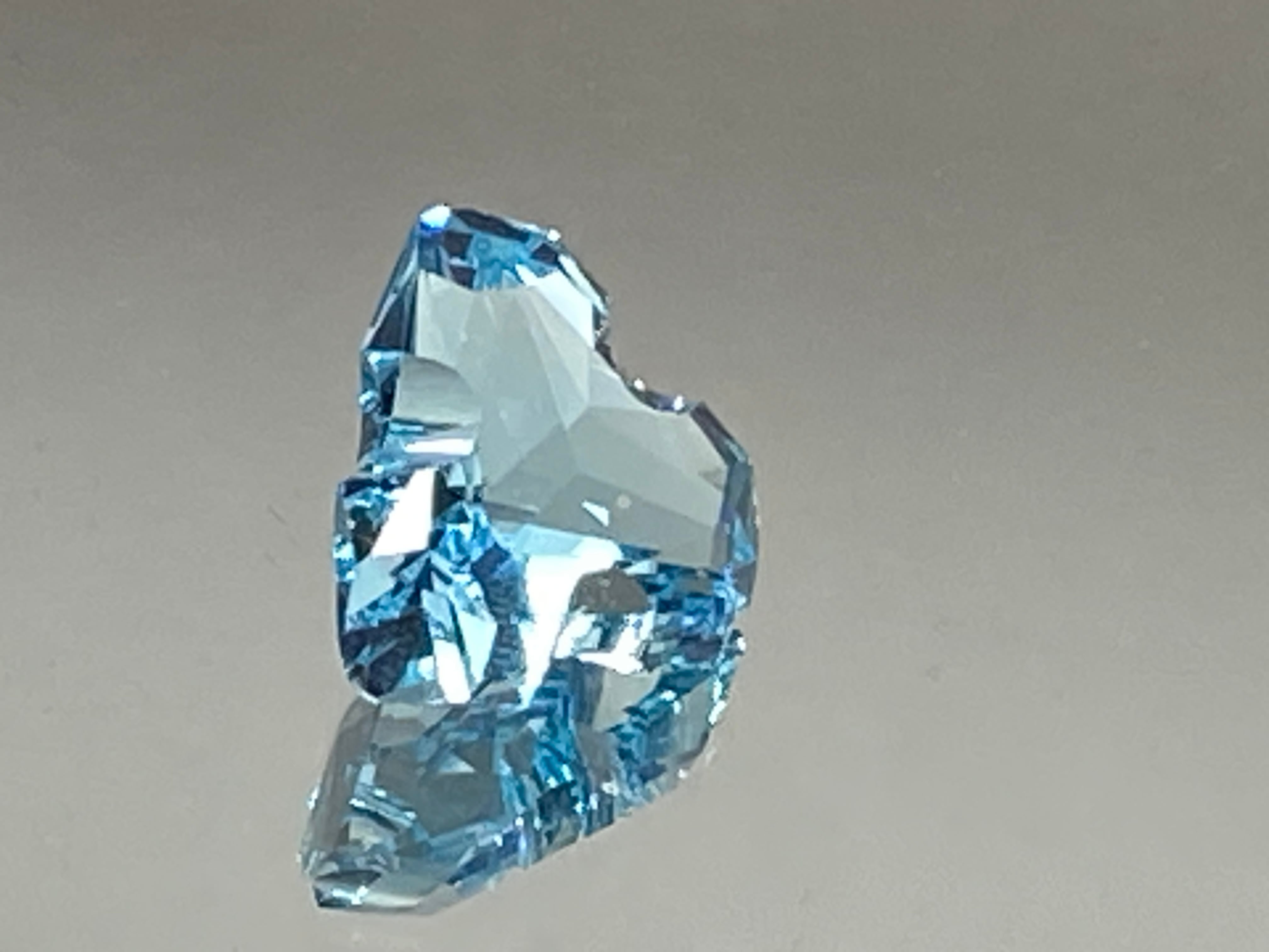 ブルートパーズ 9.0ct 三菱形 【限定1個】 水色 CA-017