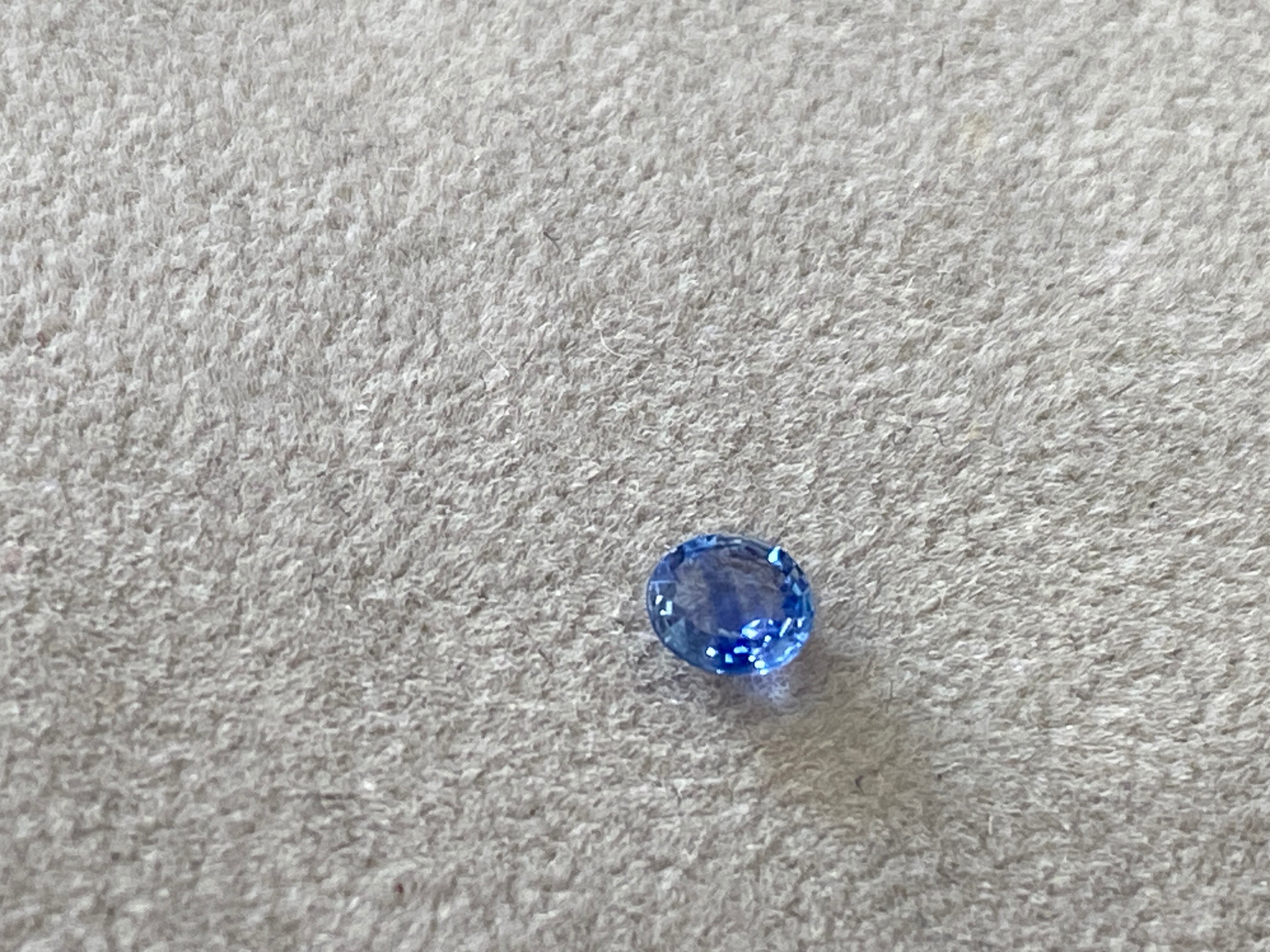 蛍光サファイア スリランカ産 4.1mm CO-023