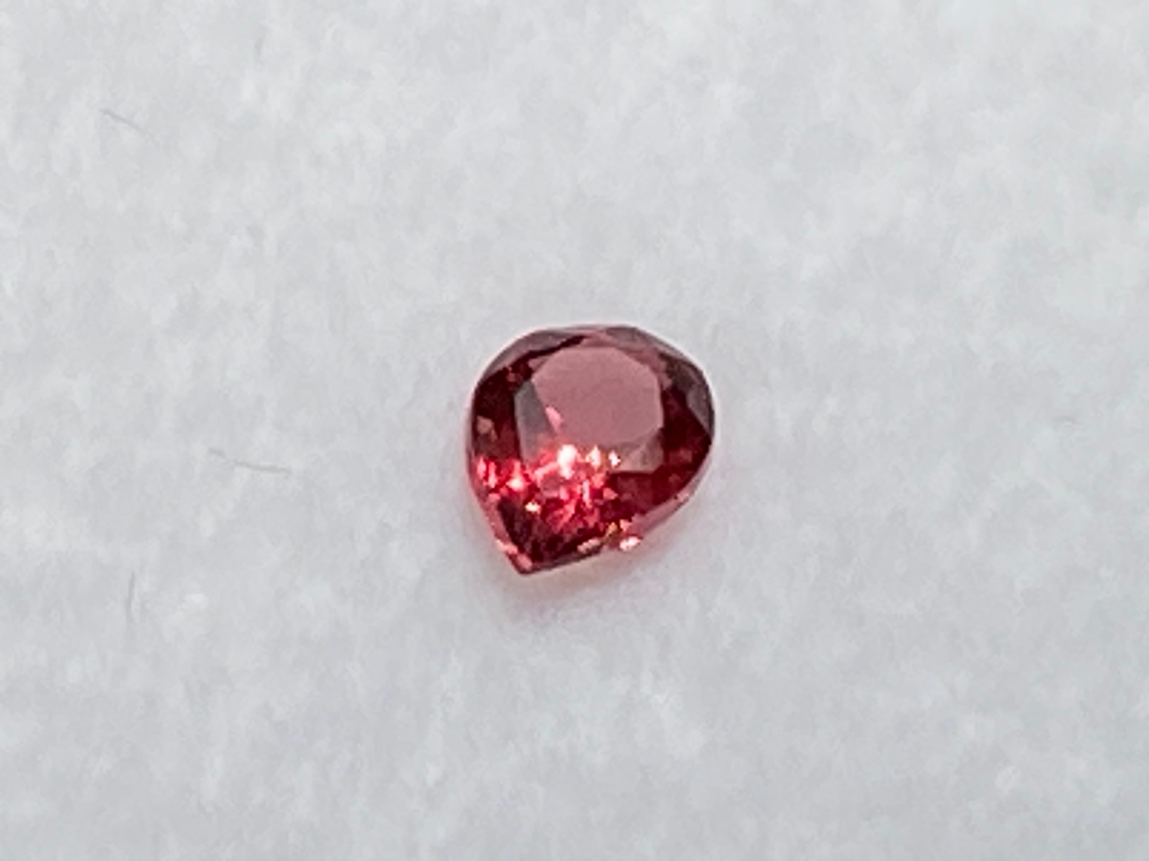 レッドスピネル0.20ct ペアシェープの形 ミャンマー モゴク産 CA-058