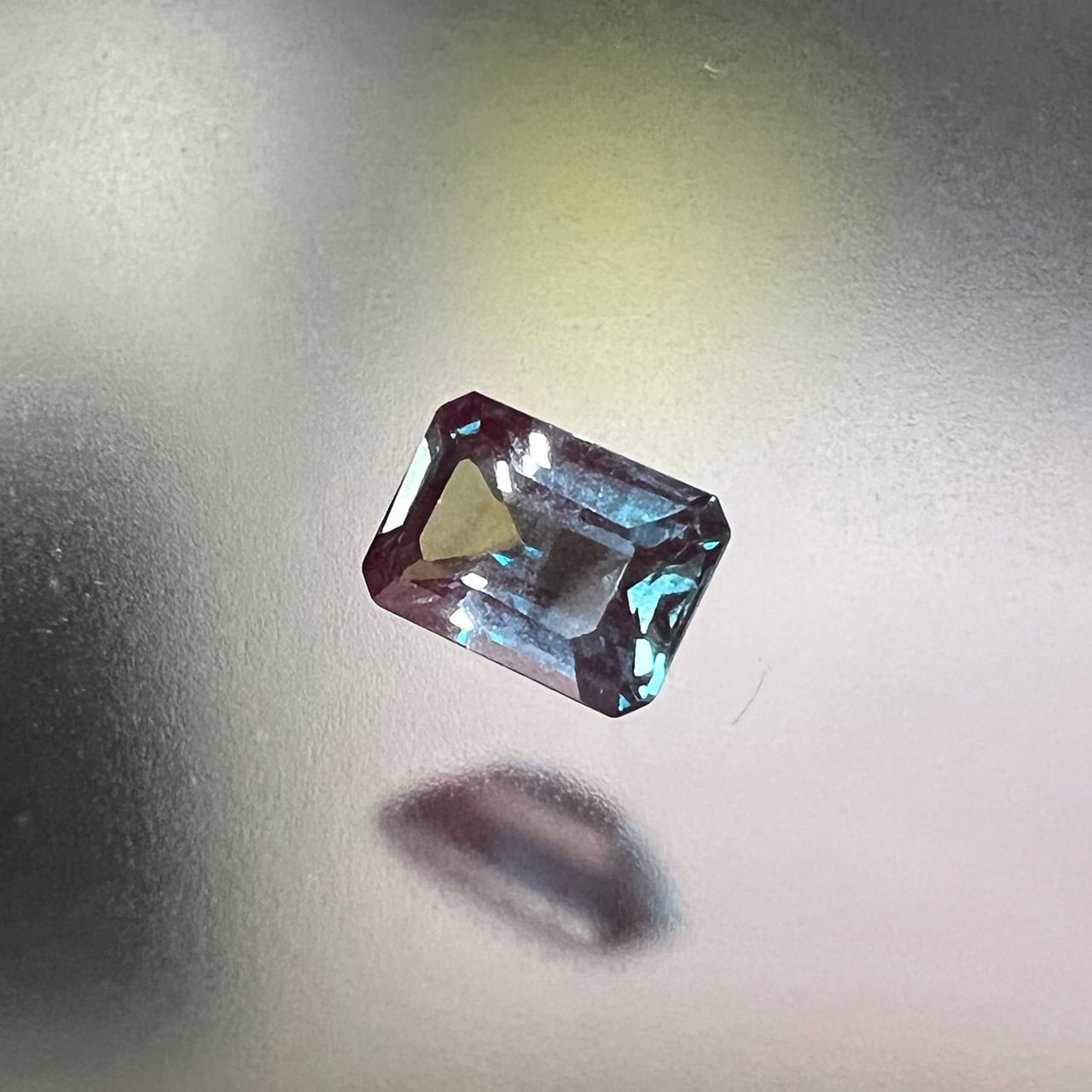 バケットカット アレキサンドライトラボグロウン5.7mm 1.26ct S-024