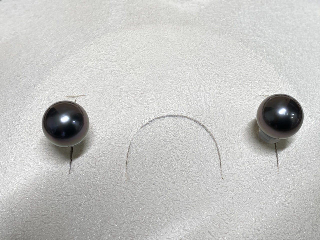 黒真珠 8.1mm〜10.5mm(ピアス付) 鑑別書付 【限定1個】 PA-011