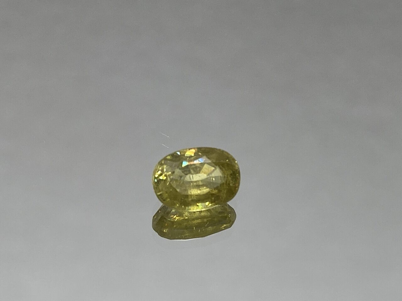 スフェーン(マダガスカル産)0.95ct CO-048