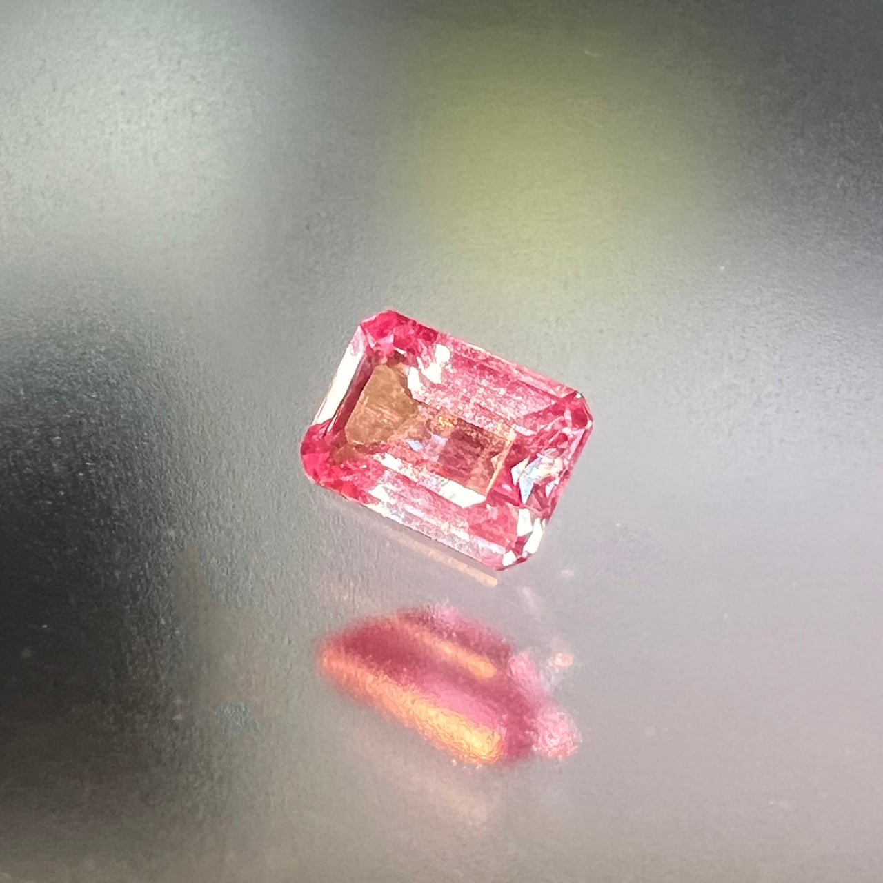 バケットカット アレキサンドライトラボグロウン5.7mm 1.26ct S-024