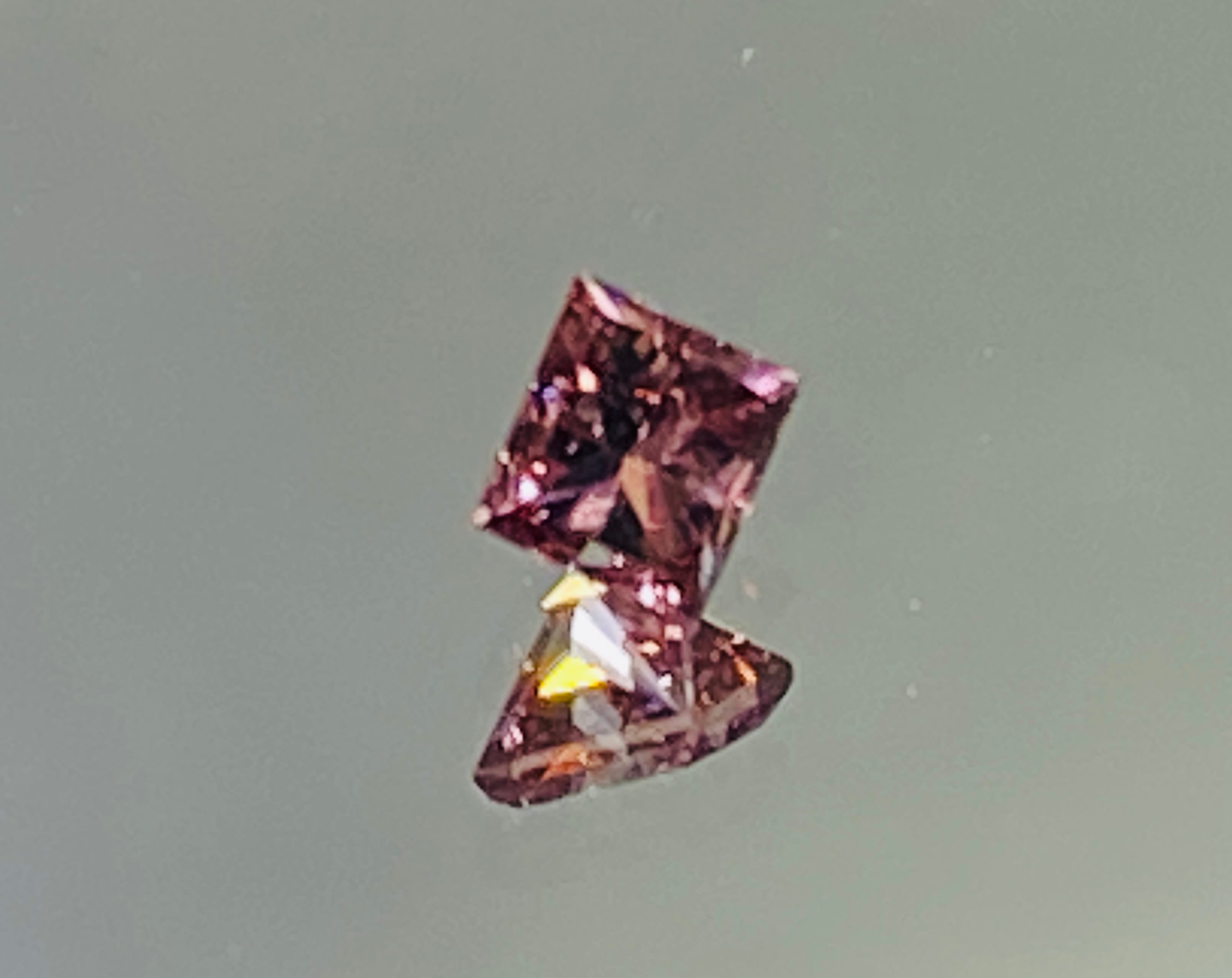 ピンクダイヤモンドプリンセスカット0.133ct FANCY VIVID PINK VS-2 【限定1個】ソーティング付 MDPー013-PR
