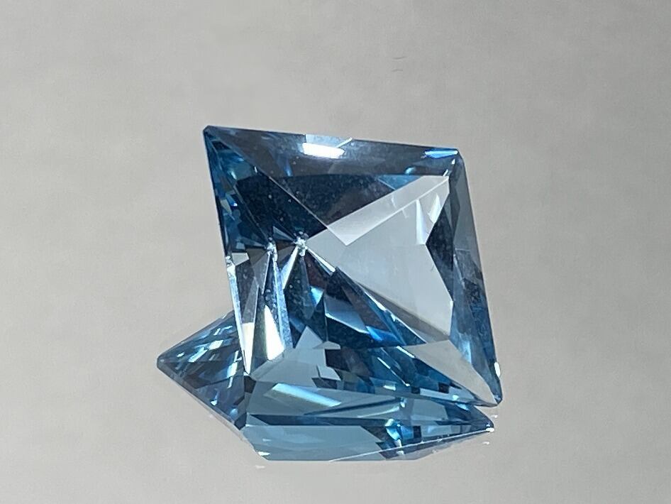 ブルートパーズ カッターのオリジナルカット 22.0ct 限定1個 CA-056