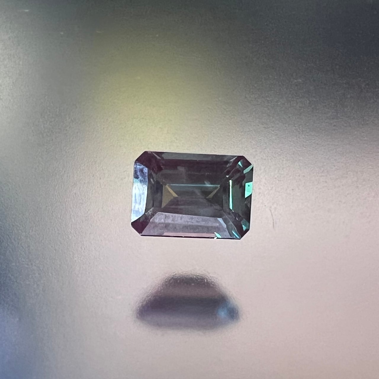 バケットカット アレキサンドライトラボグロウン5.7mm 1.26ct S-024