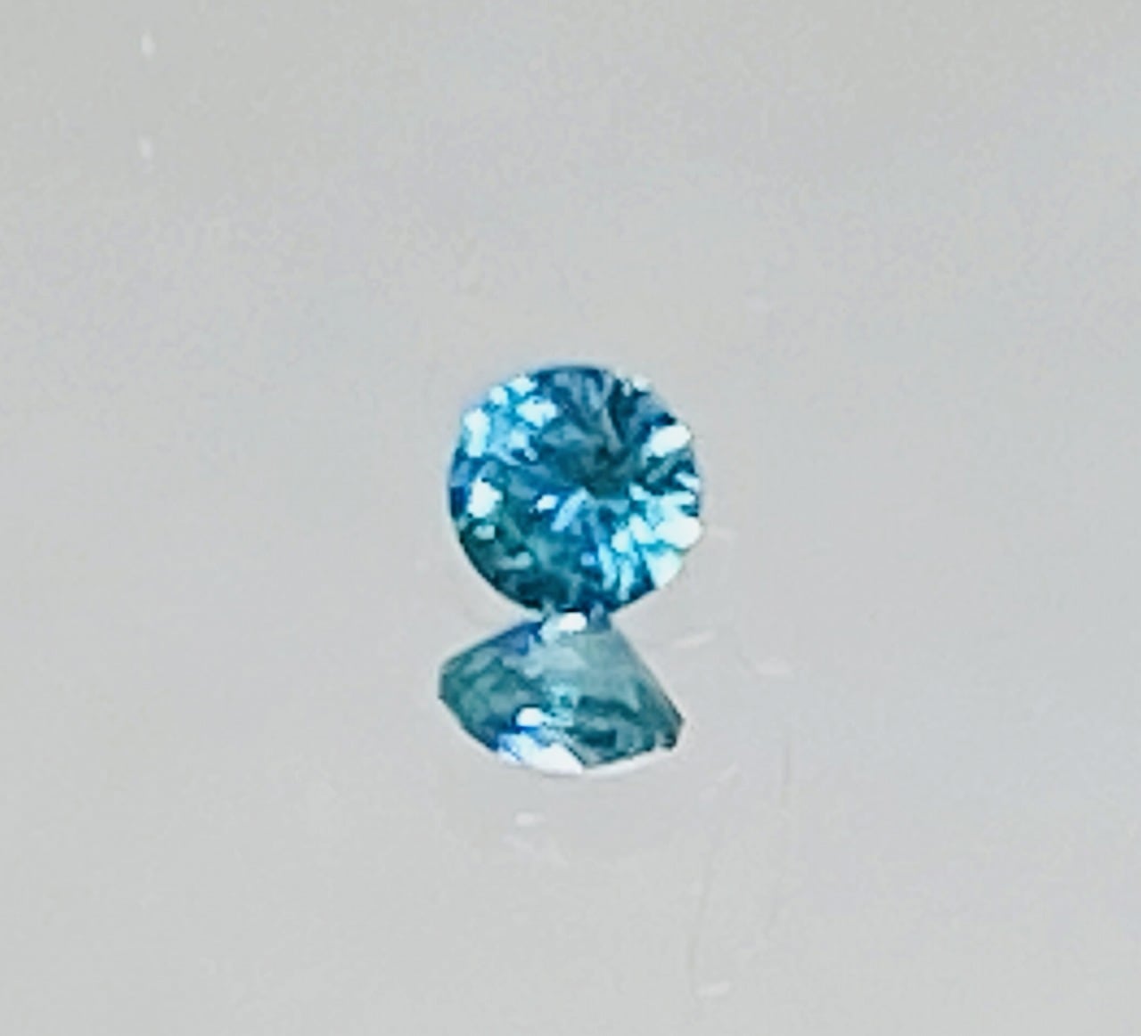 パライバトルマリンタイプ<ラボグロウン> ルース 3mm S-013