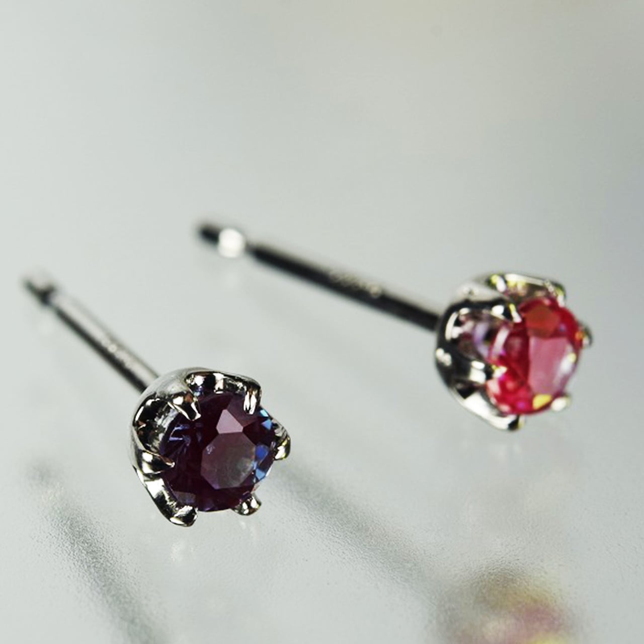 新作 プラチナ アレキサンドライト(ラボグロウン) 3mm<0.2ct> ピアス PAE-005