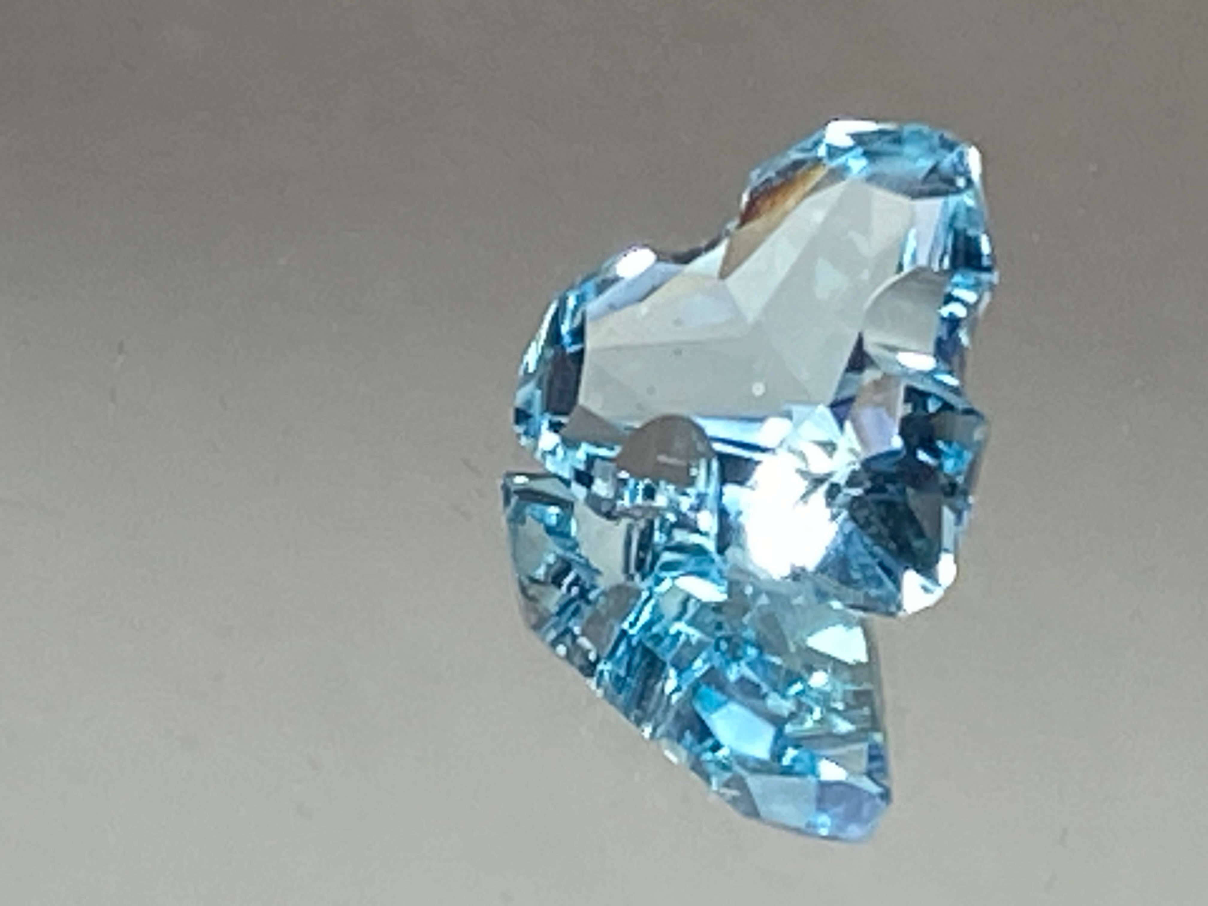 ブルートパーズ 9.0ct 三菱形 【限定1個】 水色 CA-017