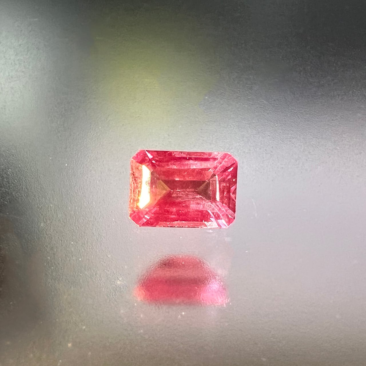 バケットカット アレキサンドライトラボグロウン5.7mm 1.26ct S-024