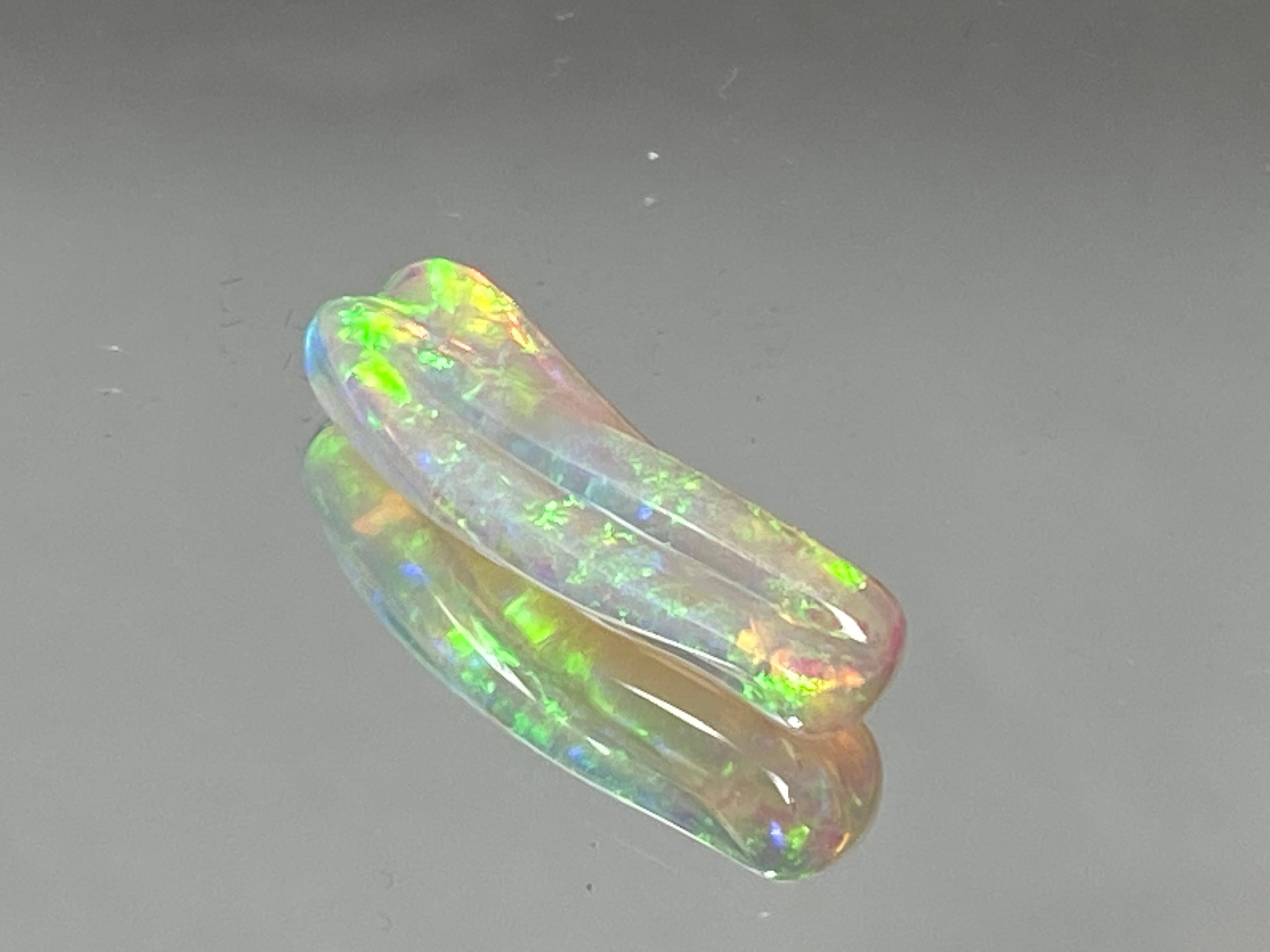 クリスタルオパール カービング 【限定1個】3.5ct 虹色 OP-009
