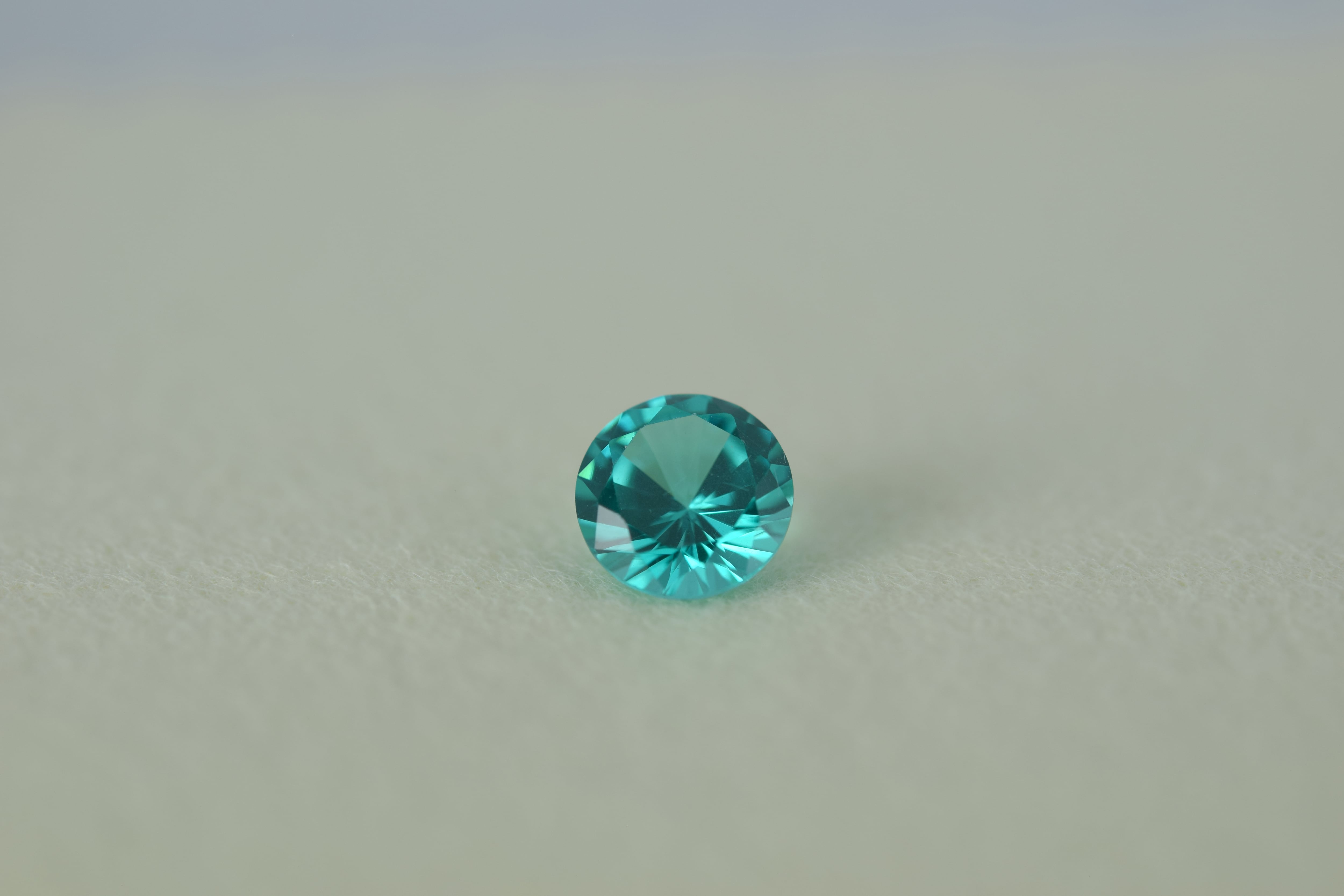 パライバトルマリンタイプ＜ラボグロウン＞ ルース　4mm 0.40ct　S-014