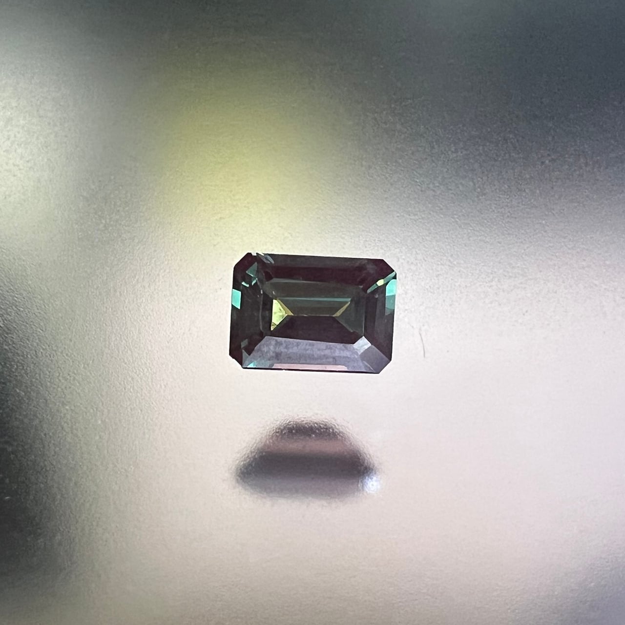バケットカット　アレキサンドライトラボグロウン5.7ｍｍ　1.26ct　S-024