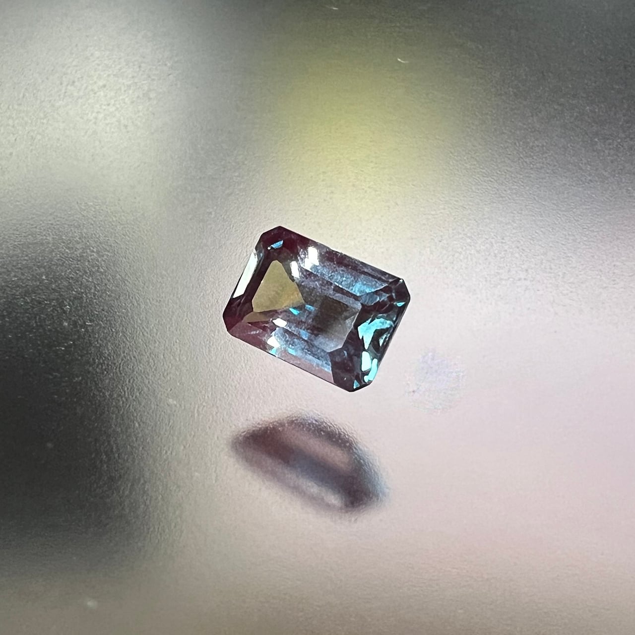 バケットカット　アレキサンドライトラボグロウン5.7ｍｍ　1.26ct　S-024