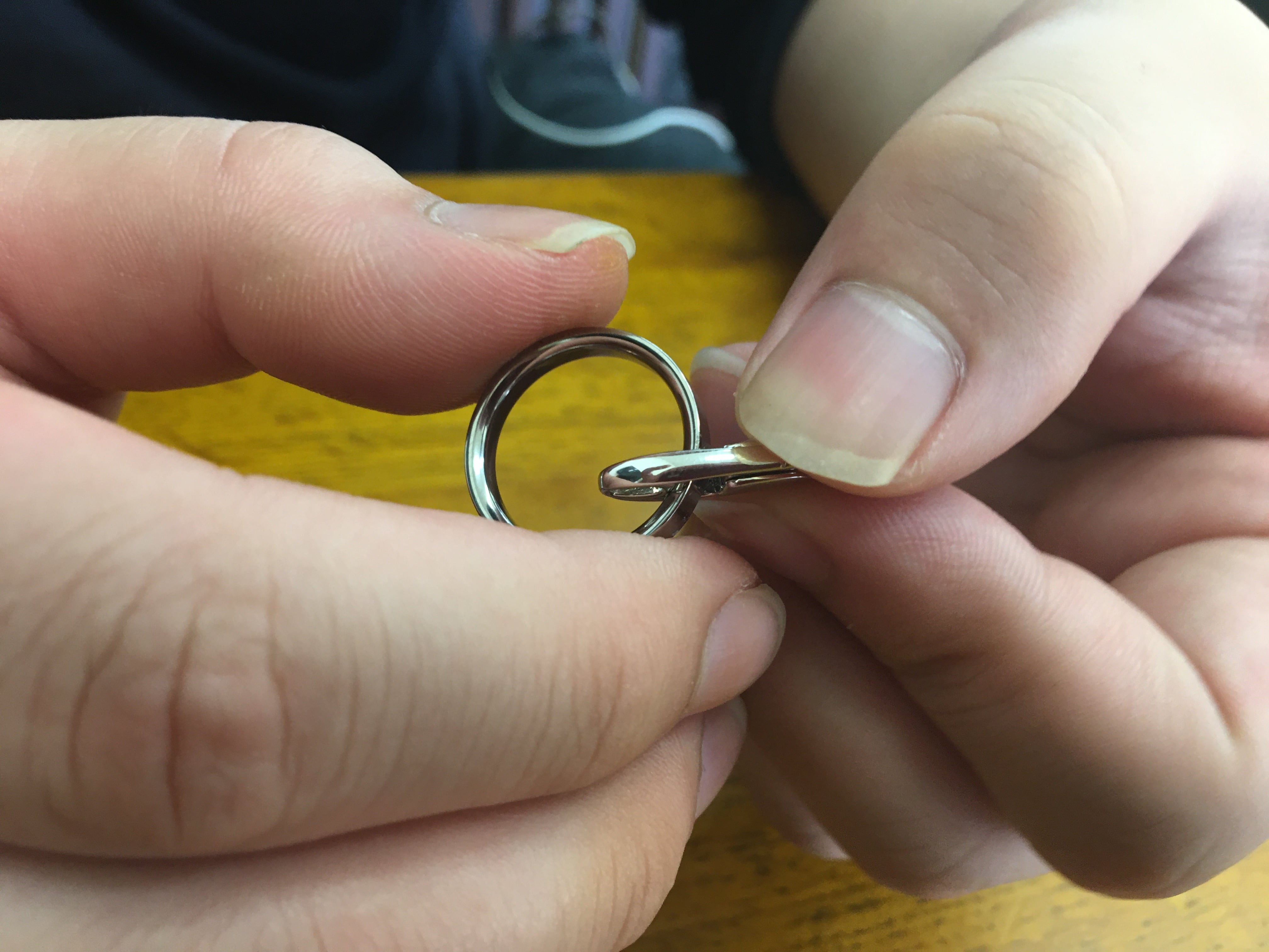 プラチナ製　リングクリップ（M）リング幅3.5ｍｍ迄　厚み2.3mm　＜商品番号　P-034＞　（チェーンは付いていません）