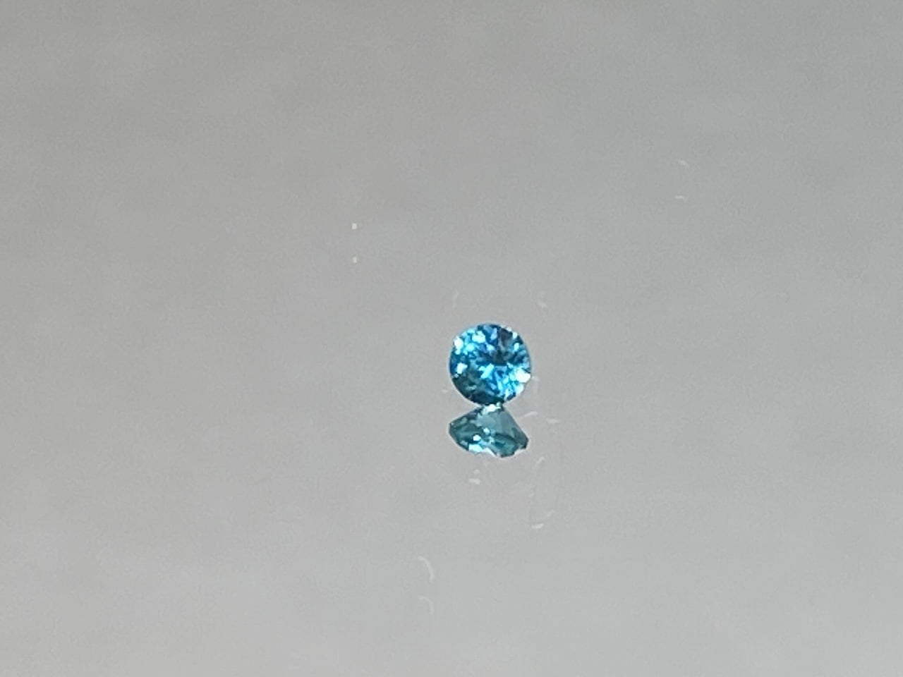 パライバトルマリンタイプ＜ラボグロウン＞ ルース　 3mm 　S-013