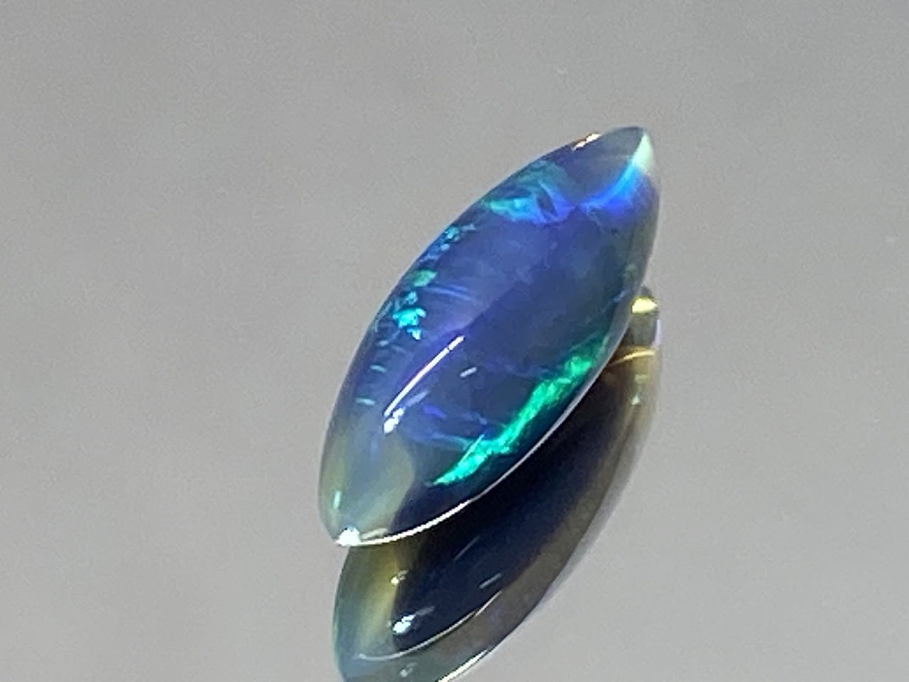 ブラックオパール　0.73ct　M-OP-57