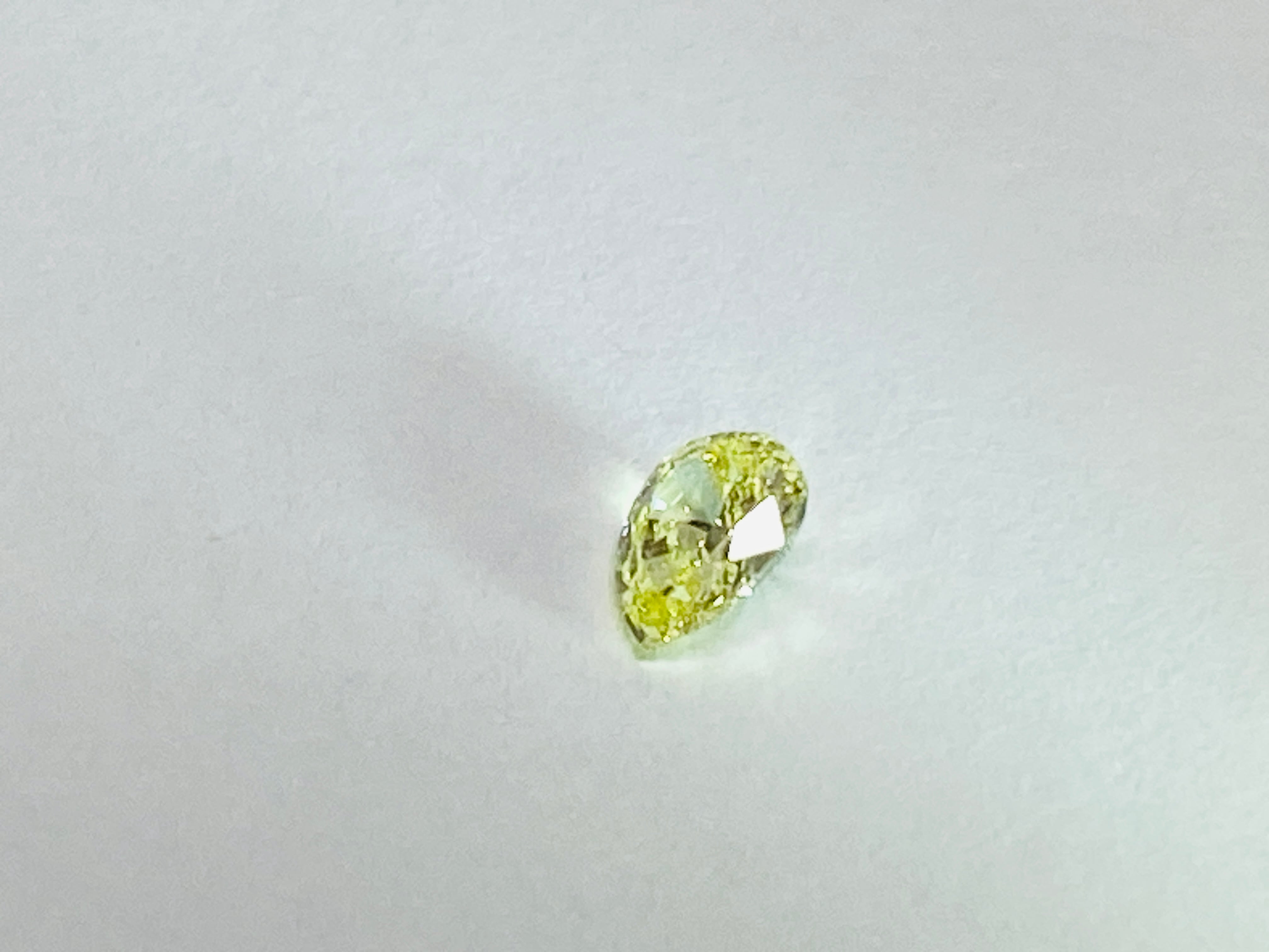 イエローダイヤモンド　FANCYYELLOW　VS-1　ペアシェープカット　0.336ｃｔ　DA-009