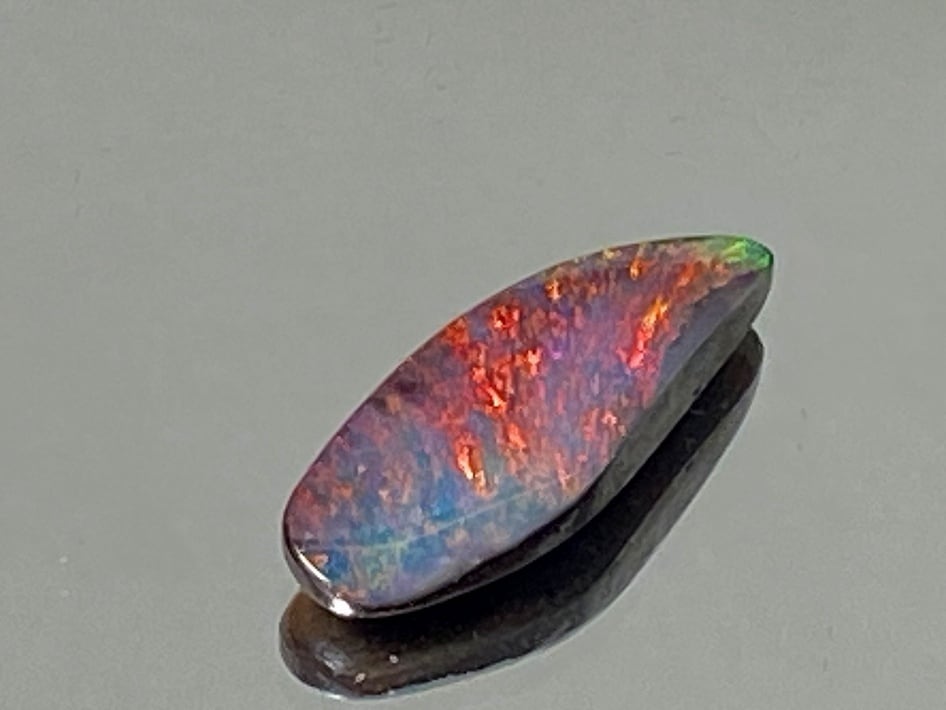 ボルダーオパール　6.06ct　【限定1個】　長方形　赤色　OP-004