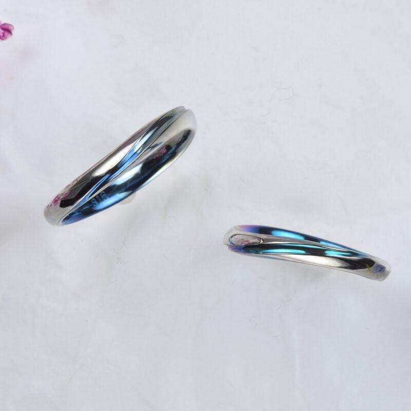 カラー結婚指輪｜ストラトス｜光が流れるウェーブ