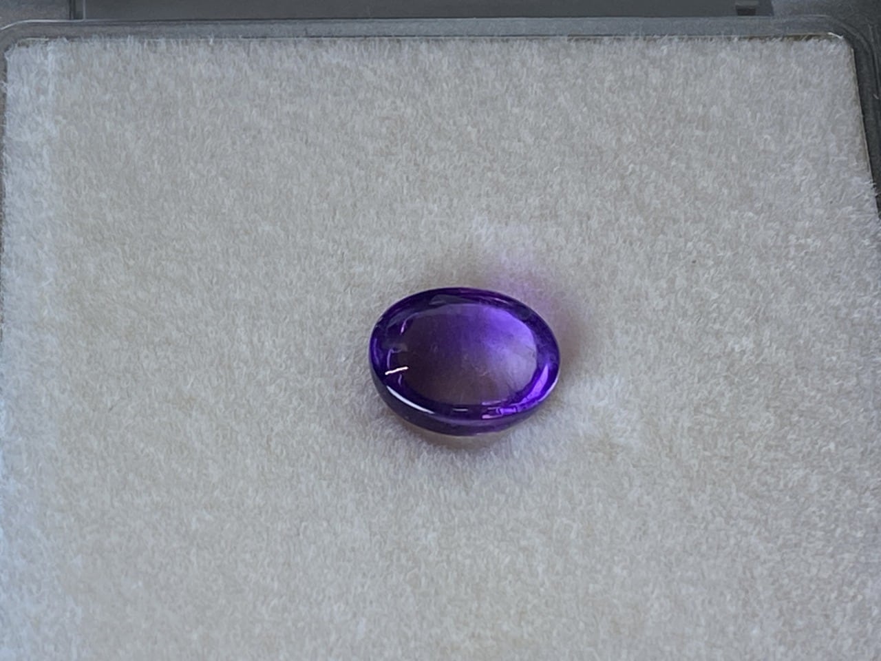 新入荷｜アメジスト｜かわいいカボッションカット　透明＆紫のコンビネーション　2.97ct　サイズ：9.8×8ｍｍ　【限定1個】　＜M-C-78＞