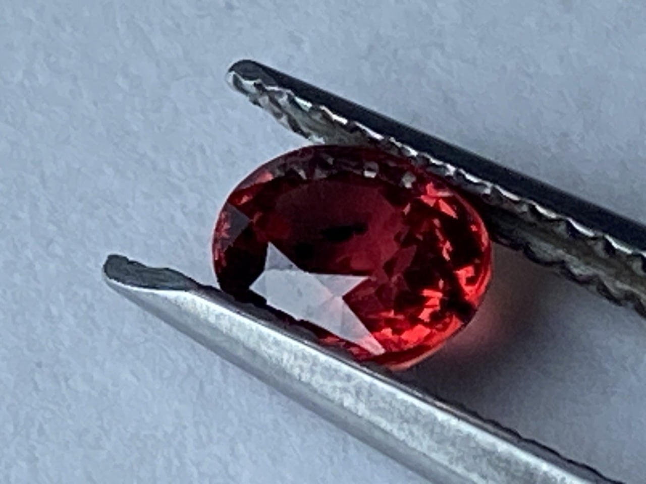 新入荷｜レッドスピネル｜赤が鮮やかで内部に小さい黒点があるのが魅力的。0.98ct　【限定1個】　＜M-C-64＞