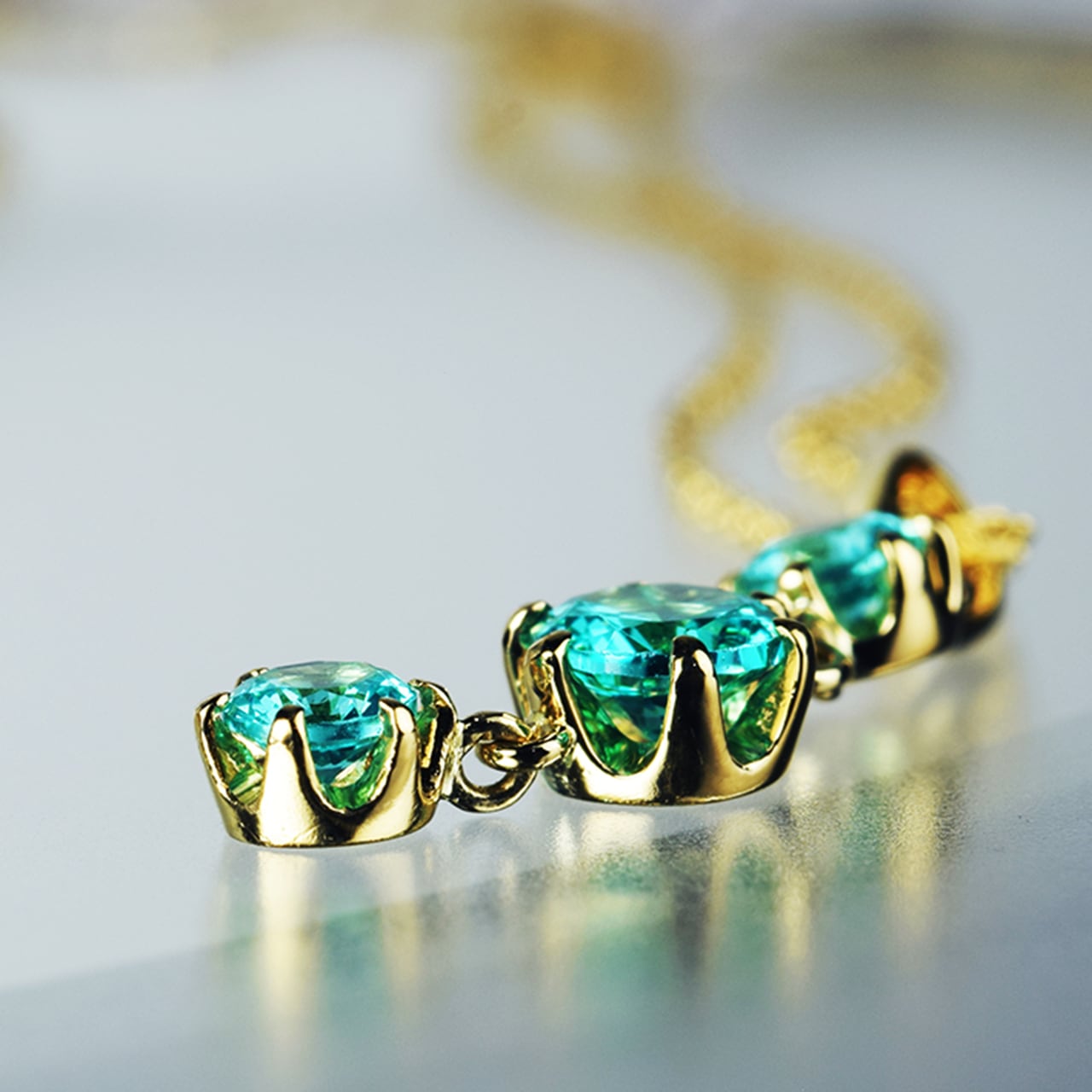 新作　K18　パライバタイプ　3連ペンダント　合計1.0ct　＜K18チェーン付＞　　PTCH-001