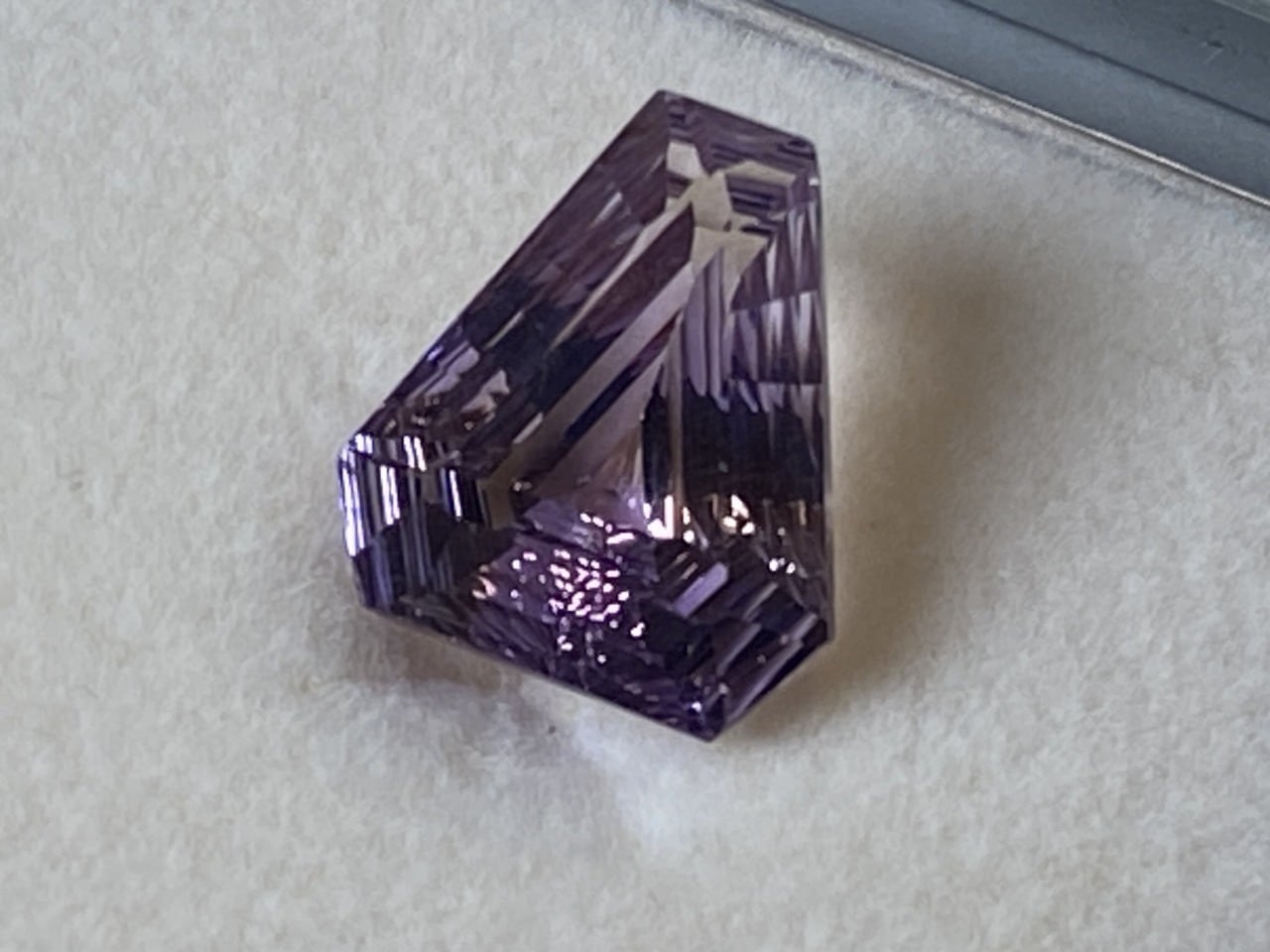 新入荷｜アメジスト｜カットが綺麗なピラミッドのような形　【限定1個】10ct　＜M-C-70＞