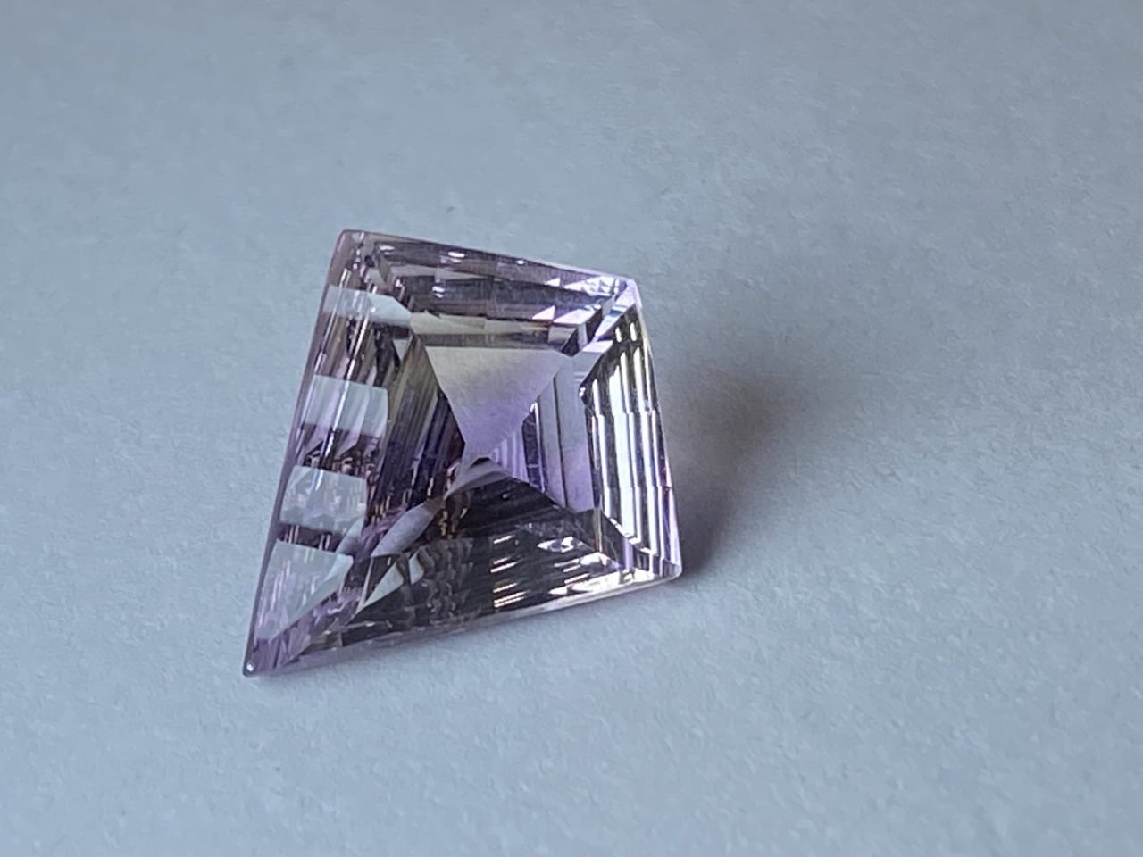 新入荷｜アメジスト｜カットが綺麗すぎる。10.6ct　【限定1個】　＜M-C-69＞