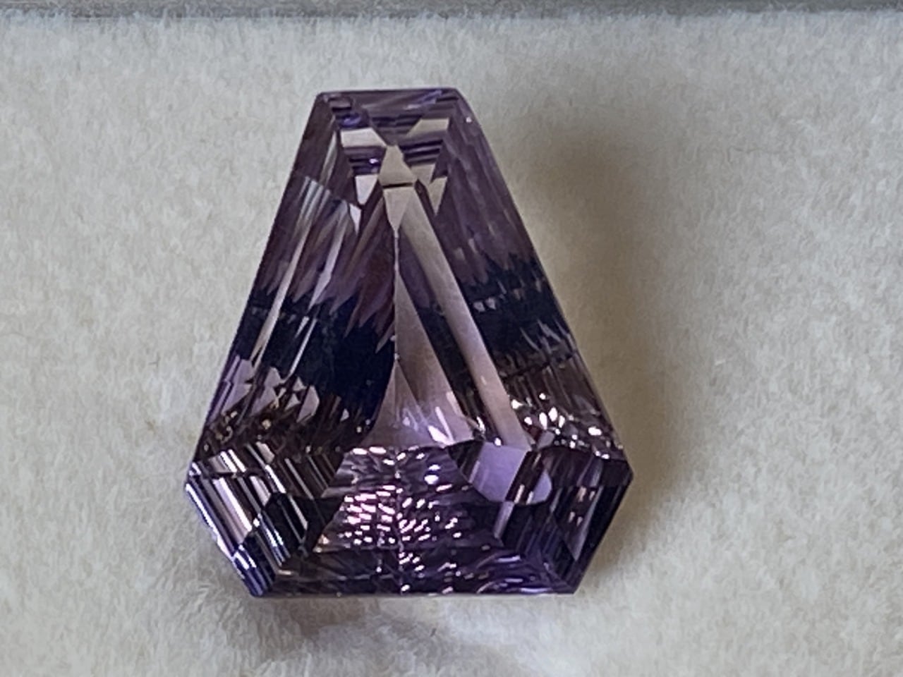 新入荷｜アメジスト｜カットが綺麗なピラミッドのような形　【限定1個】10ct　＜M-C-70＞