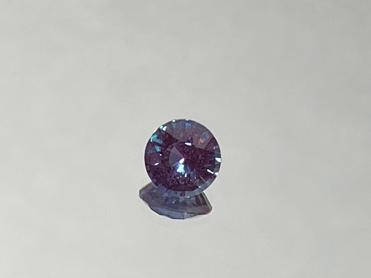 アレキサンドライト＜ラボグロウン＞　ルース　 6mm 1.06ct　S-011