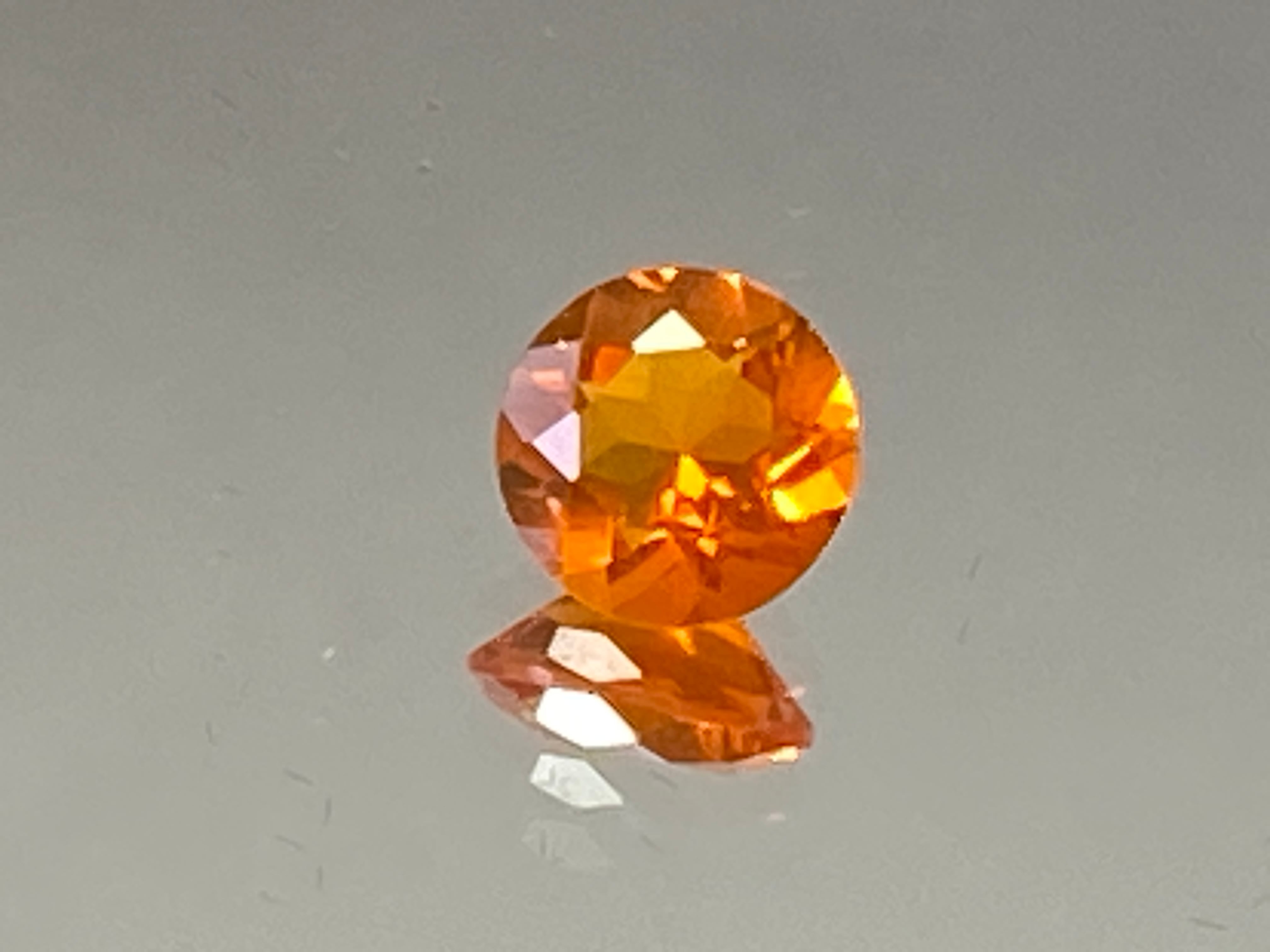 ファイアーオパール　2.5ct　ｵﾚﾝｼﾞ色　OP-013