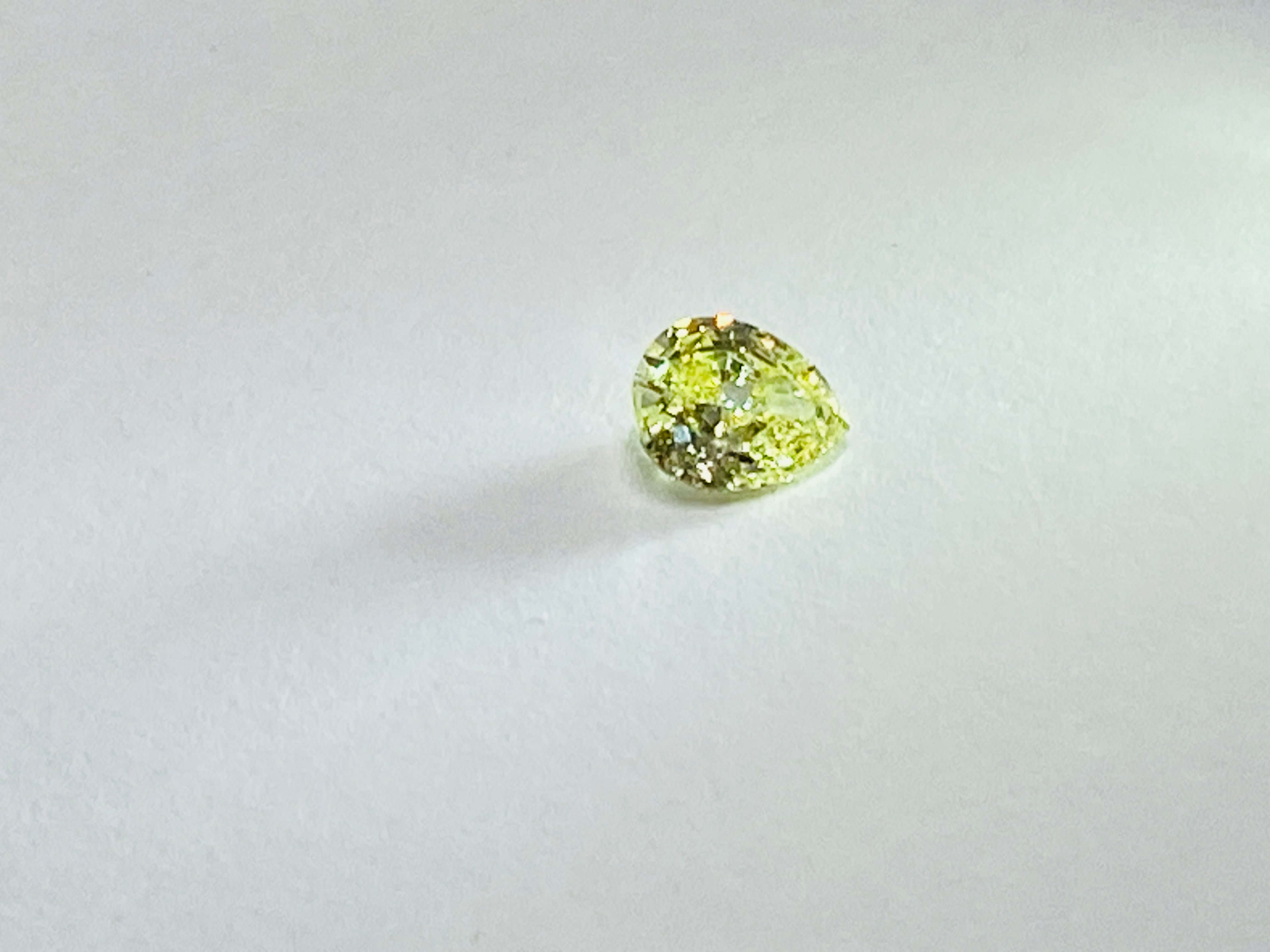 イエローダイヤモンド　FANCYYELLOW　VS-1　ペアシェープカット　0.336ｃｔ　DA-009