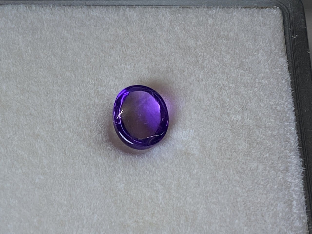 新入荷｜アメジスト｜かわいいカボッションカット　透明＆紫のコンビネーション　2.97ct　サイズ：9.8×8ｍｍ　【限定1個】　＜M-C-78＞