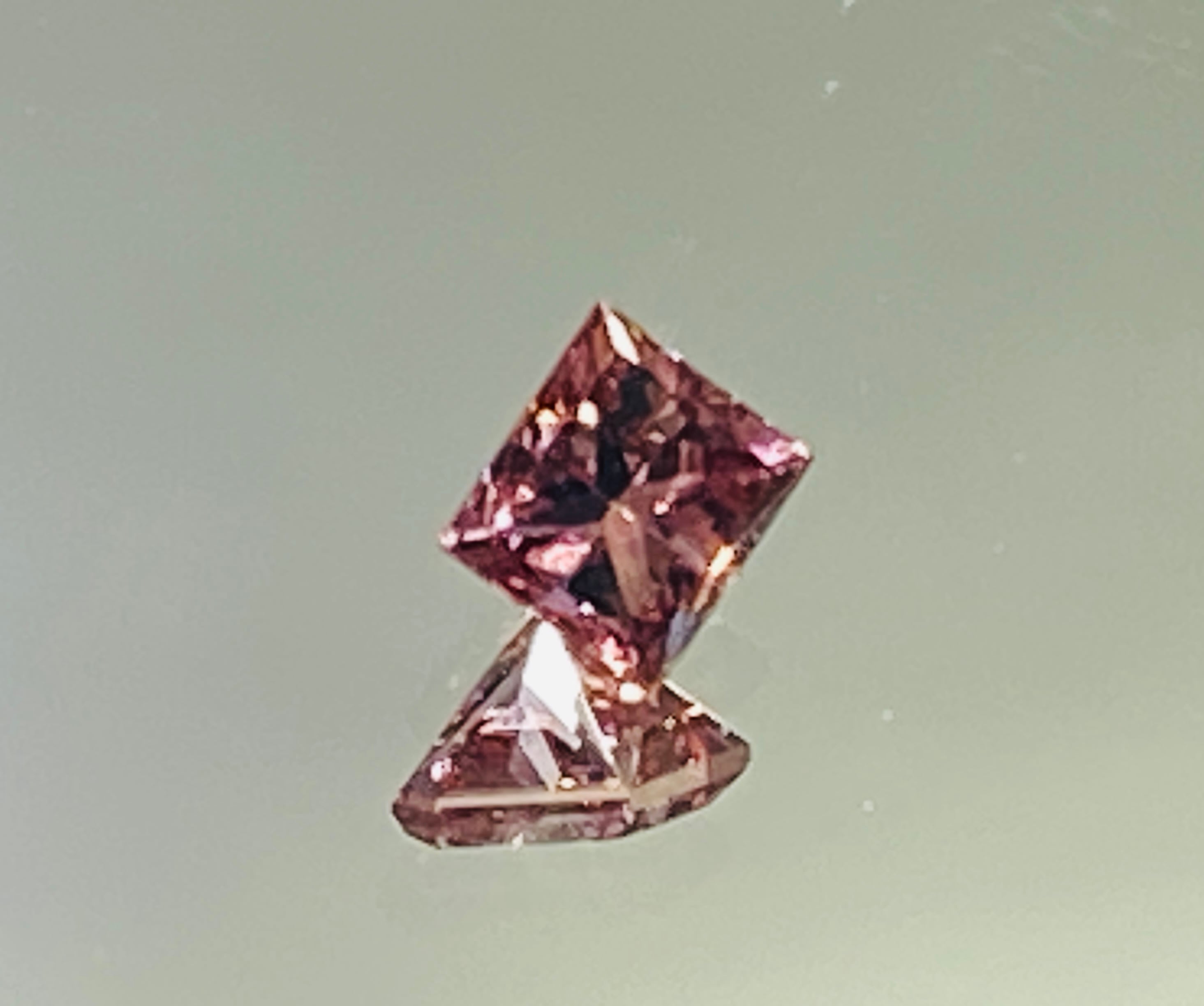 ピンクダイヤモンドプリンセスカット0.133ct　FANCY VIVID　PINK　VS-2　【限定1個】ソーティング付　MDPｰ013-PR