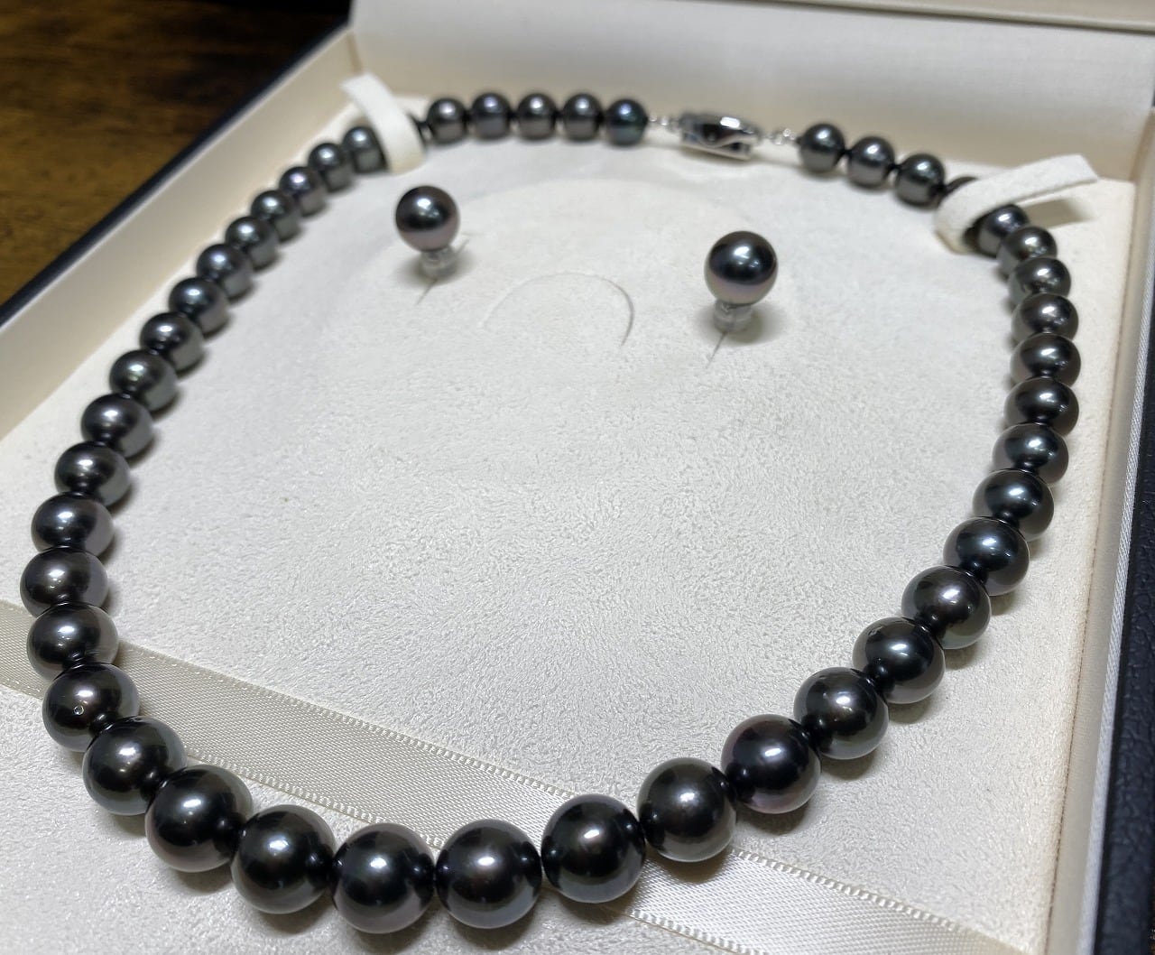 黒真珠　8.1ｍｍ〜10.5ｍｍ（ピアス付）　鑑別書付　【限定1個】　PA-011