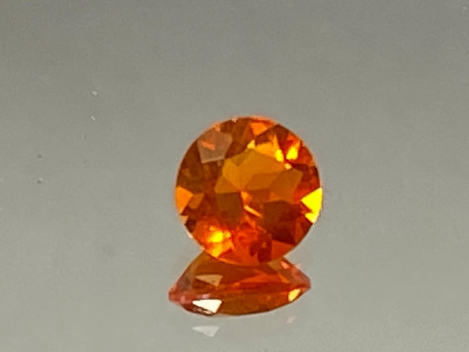 ファイアーオパール　2.5ct　ｵﾚﾝｼﾞ色　OP-013