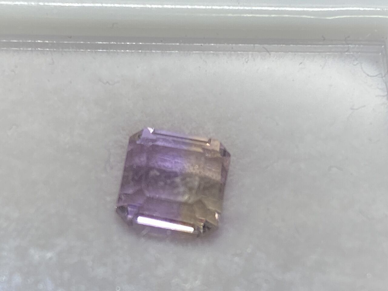バイカラートルマリン　2.6ｃｔ　マダガスカル産　クッションカット　CA-061