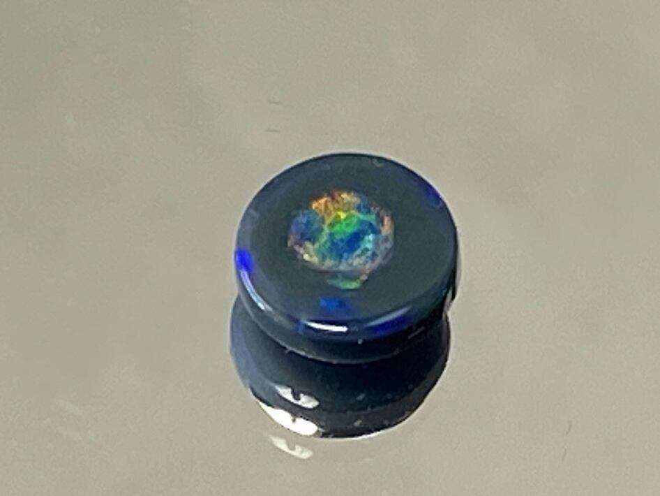 ブラックオパール　1.33ct　緑色 OP-014