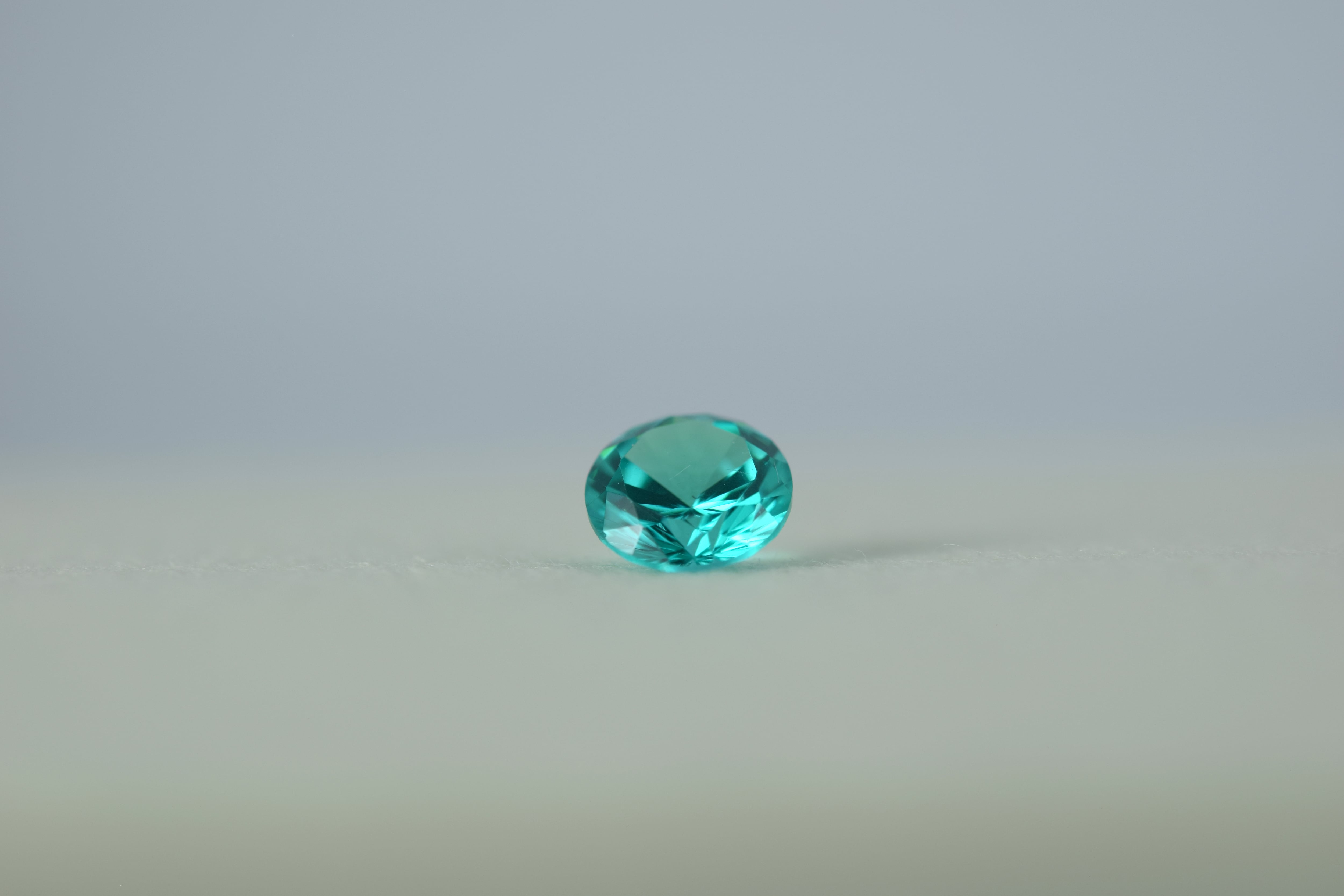 パライバトルマリンタイプ＜ラボグロウン＞ ルース　4mm 0.40ct　S-014