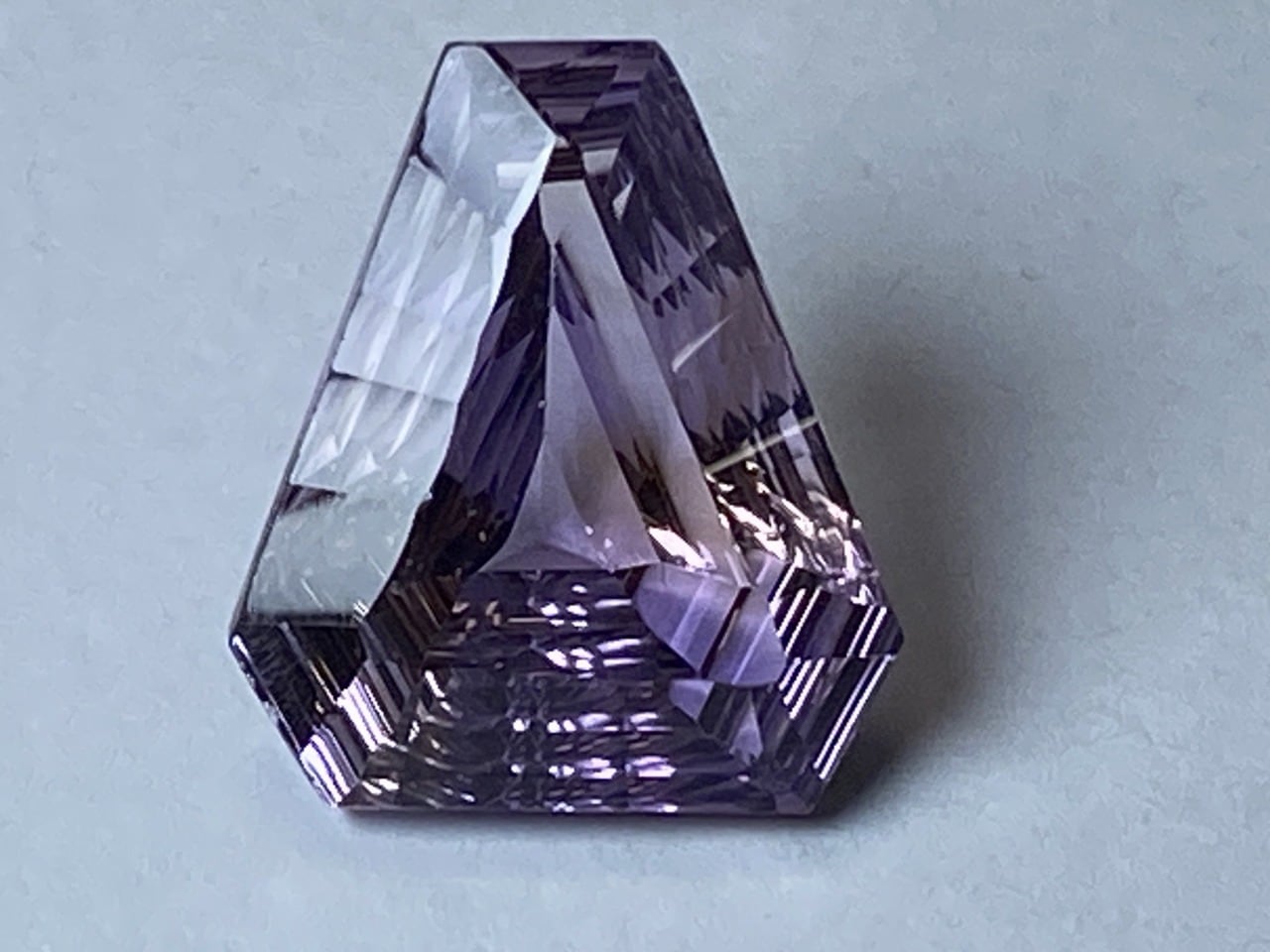 新入荷｜アメジスト｜カットが綺麗なピラミッドのような形　【限定1個】10ct　＜M-C-70＞