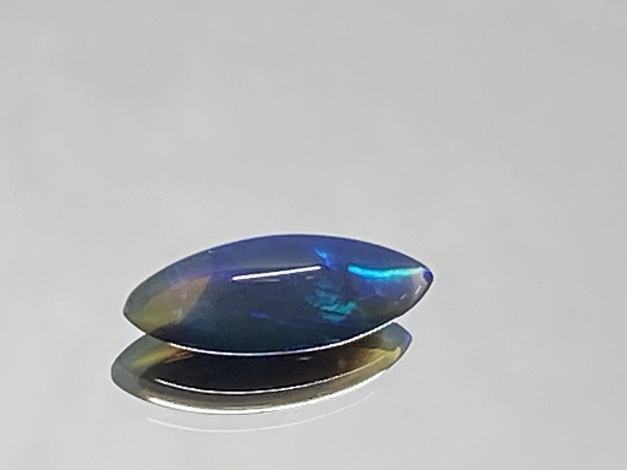 ブラックオパール　0.73ct　M-OP-57